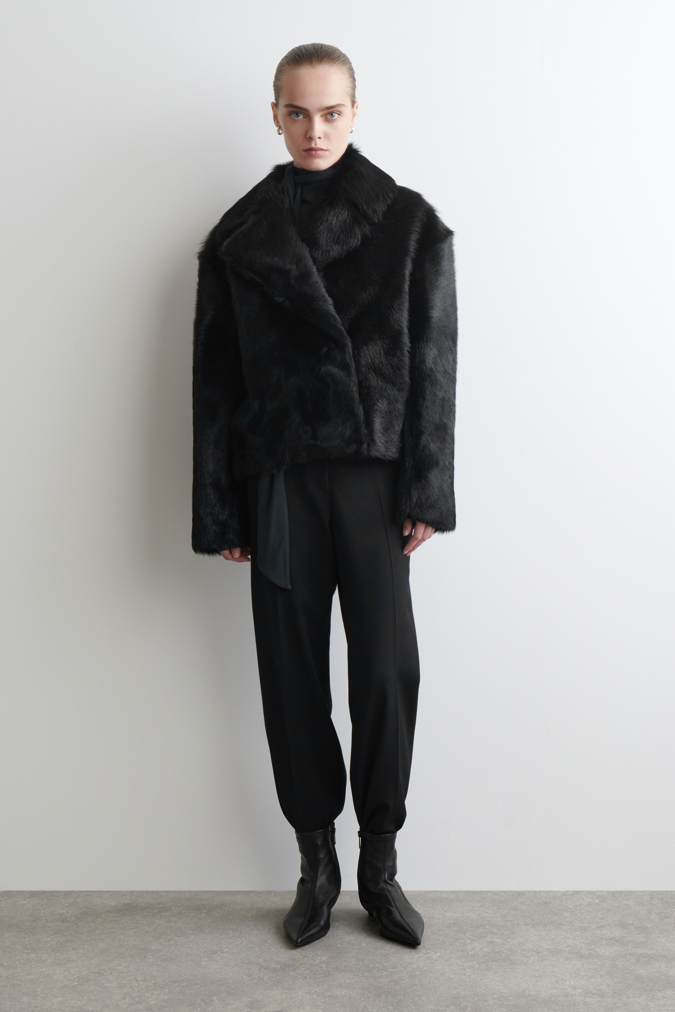 Visualizza immagine più grande: GIACCA IN PELLE DI CAVALLINO CON COLLETTO - NERO - DONNA | H&M IT 1