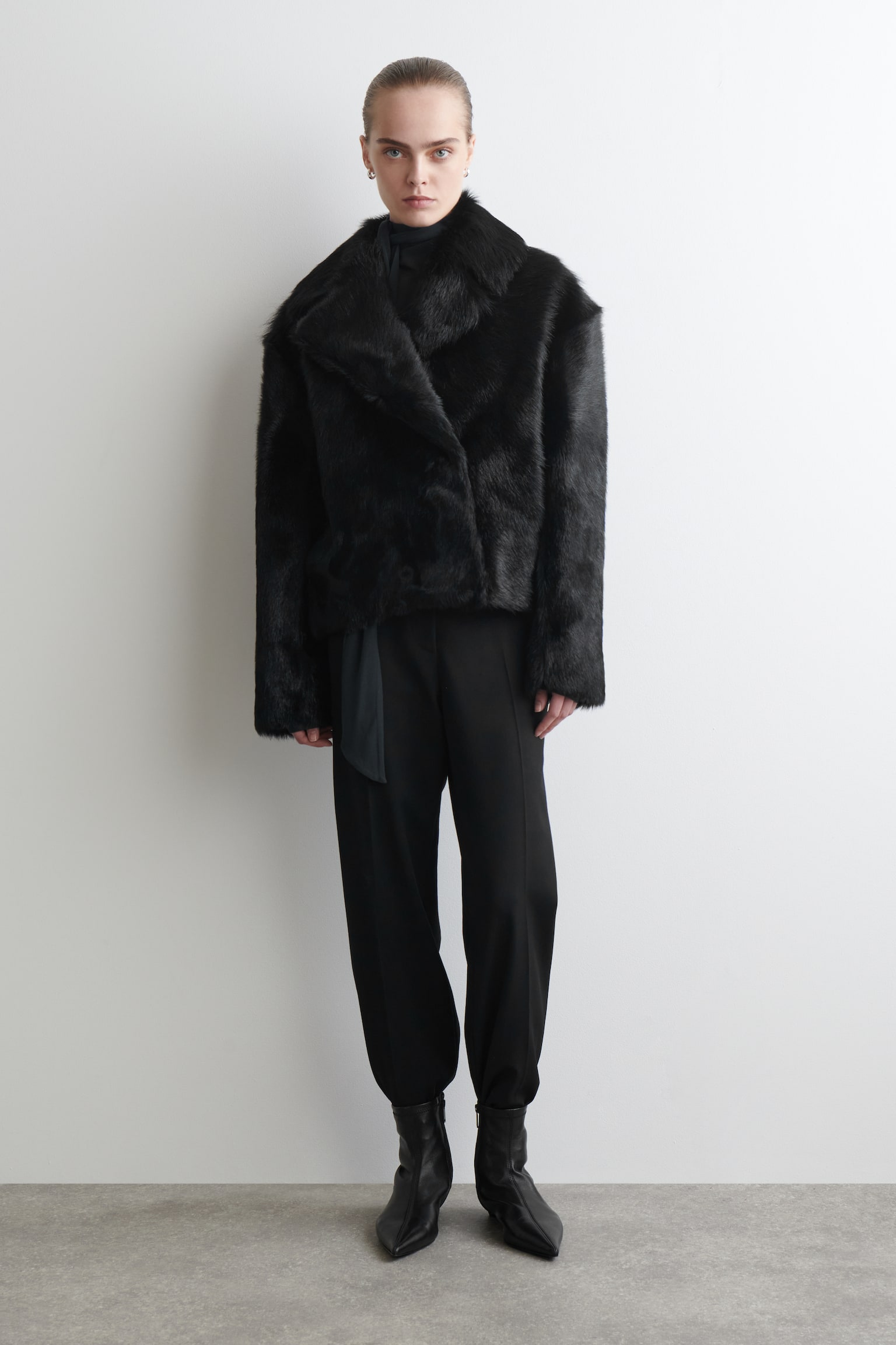 GIACCA IN PELLE EFFETTO CAVALLINO CON COLLETTO - NERO - 1