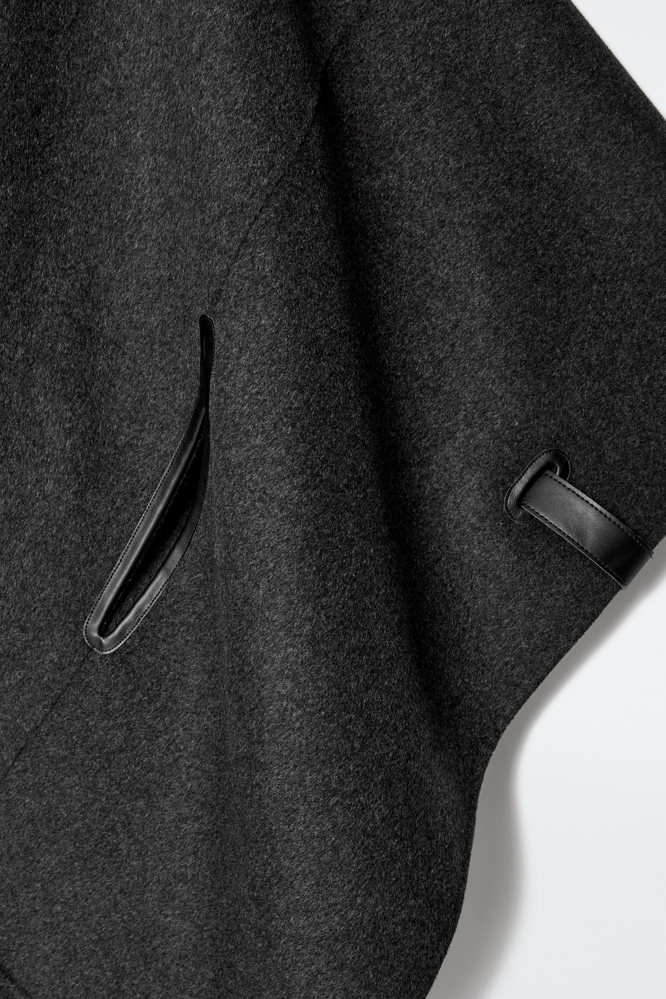 DOUBLE-FACED MERINO WOOL CAPE