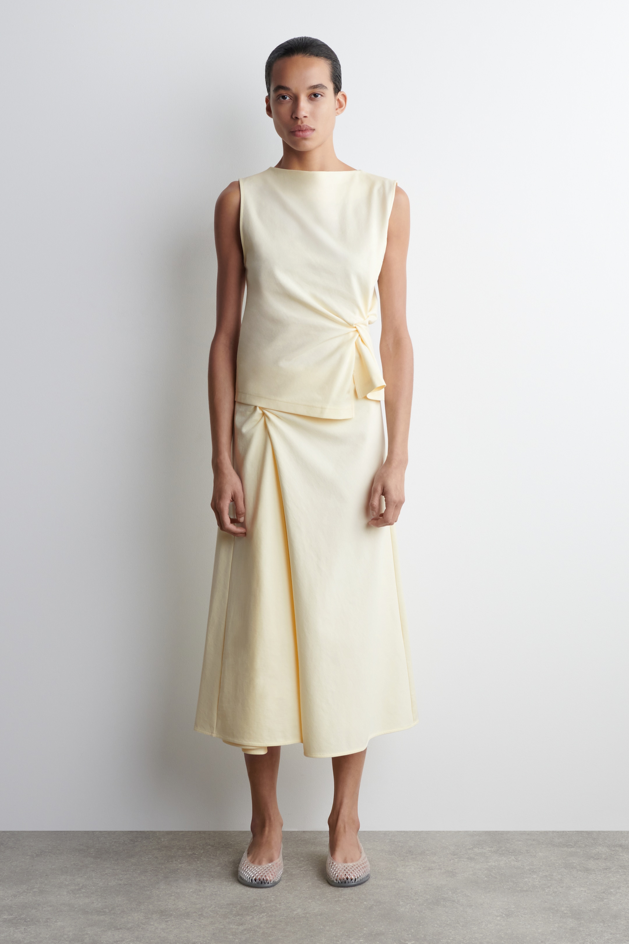 Visualizza immagine più grande: TOP CON DETTAGLIO RITORTO - GIALLO BURRO - DONNA | H&M IT 2