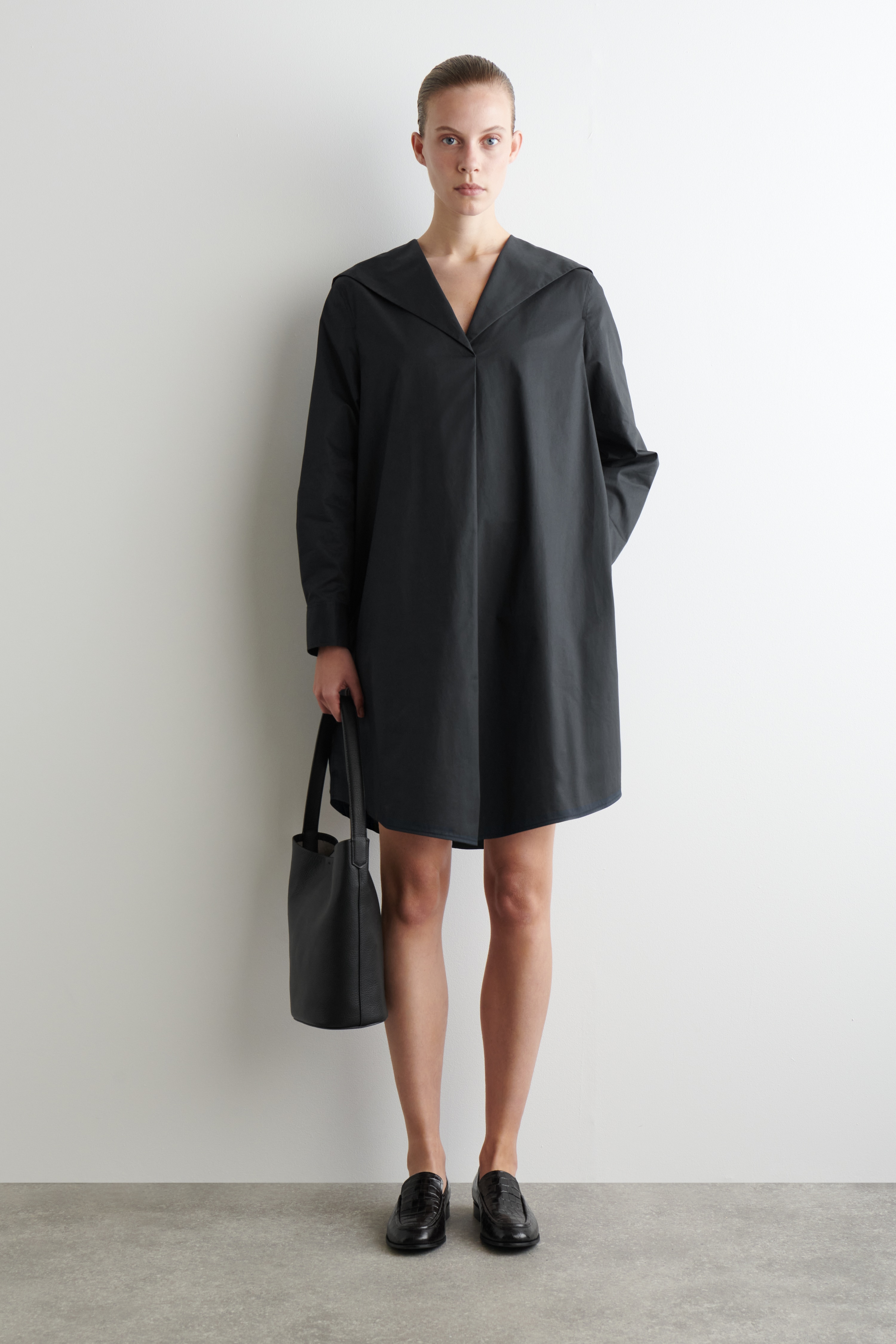 ROBE COURTE À COL MARIN EN COTON - NOIR DÉLAVÉ