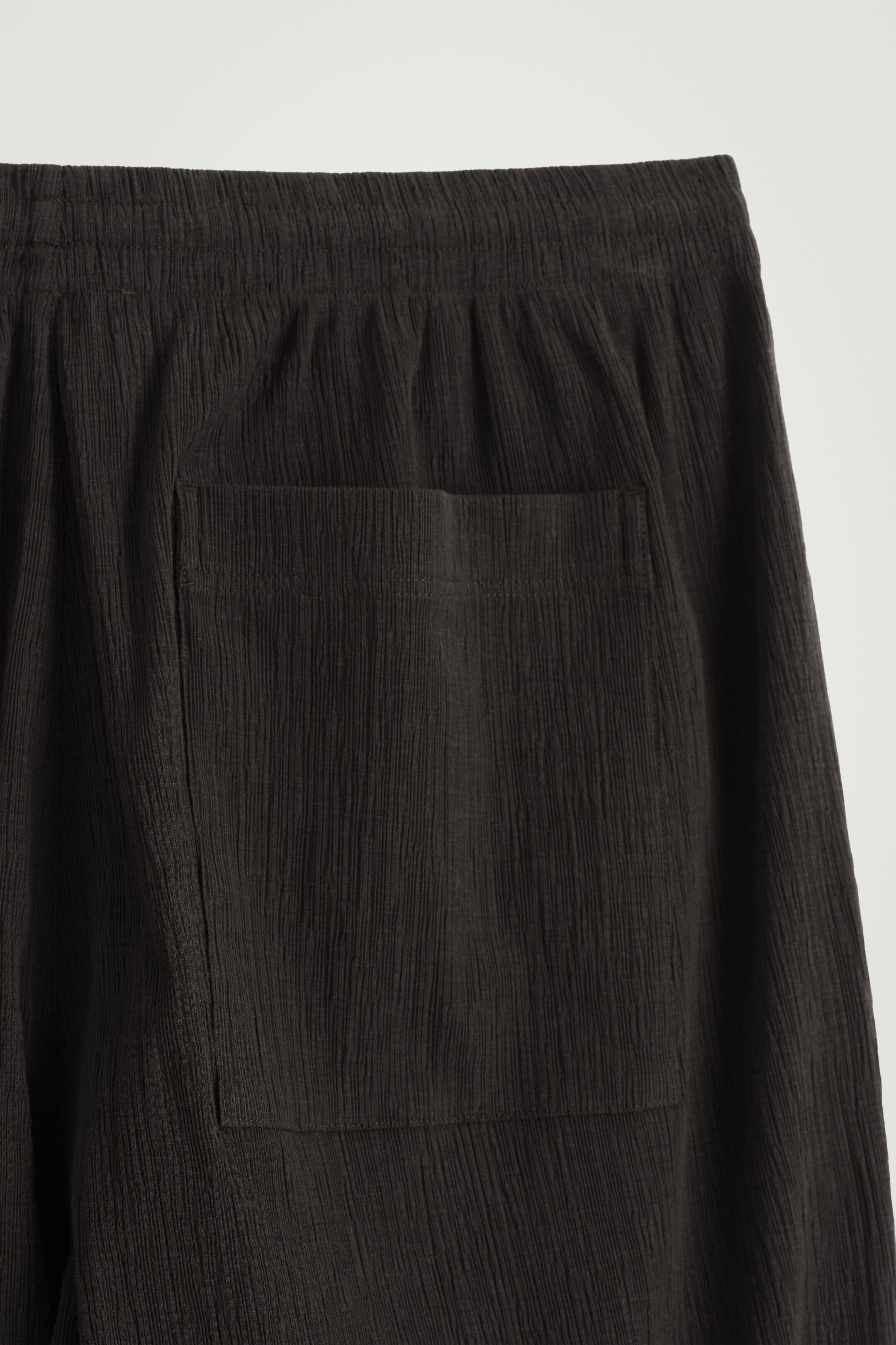 Vezi imaginea mai mare: PANTALONI DIN BUMBAC ȘIFONAT - Maro închis - BĂRBAŢI | H&M RO 8