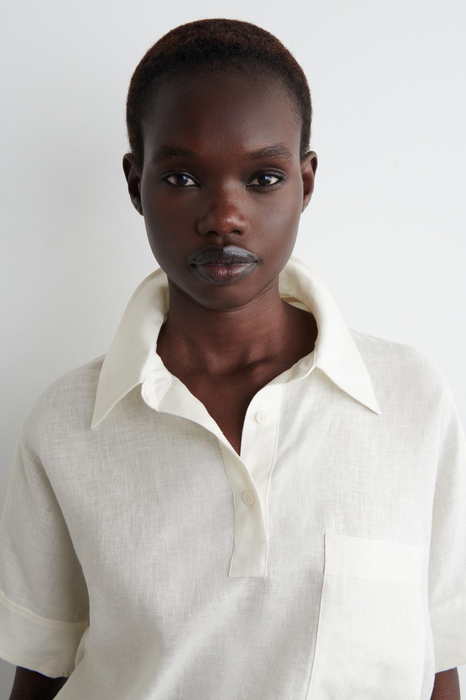 CAMISA DE LINO CON MEDIA LÍNEA DE BOTONES - BLANCO/ROJO OSCURO - 7