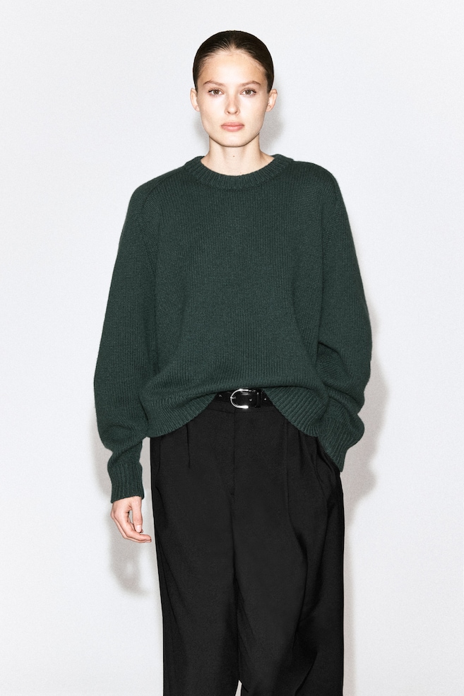 ROUNDED PURE CASHMERE CREW-NECK SWEATER — DARK GREEN