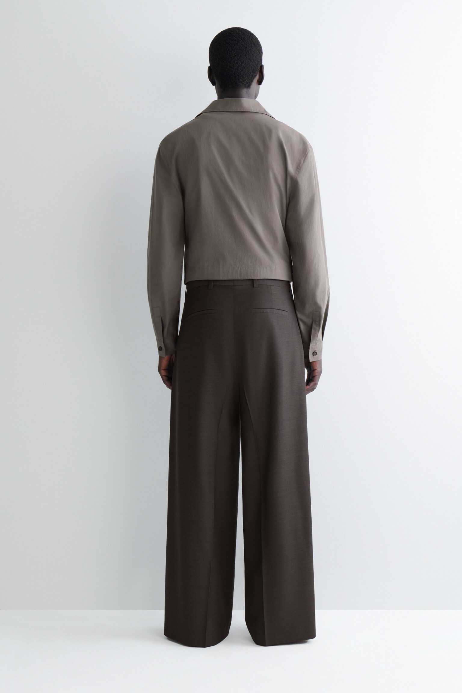 PANTALONES ANCHOS DE LANA CON PINZAS - MARRÓN OSCURO/NEGRO - 6