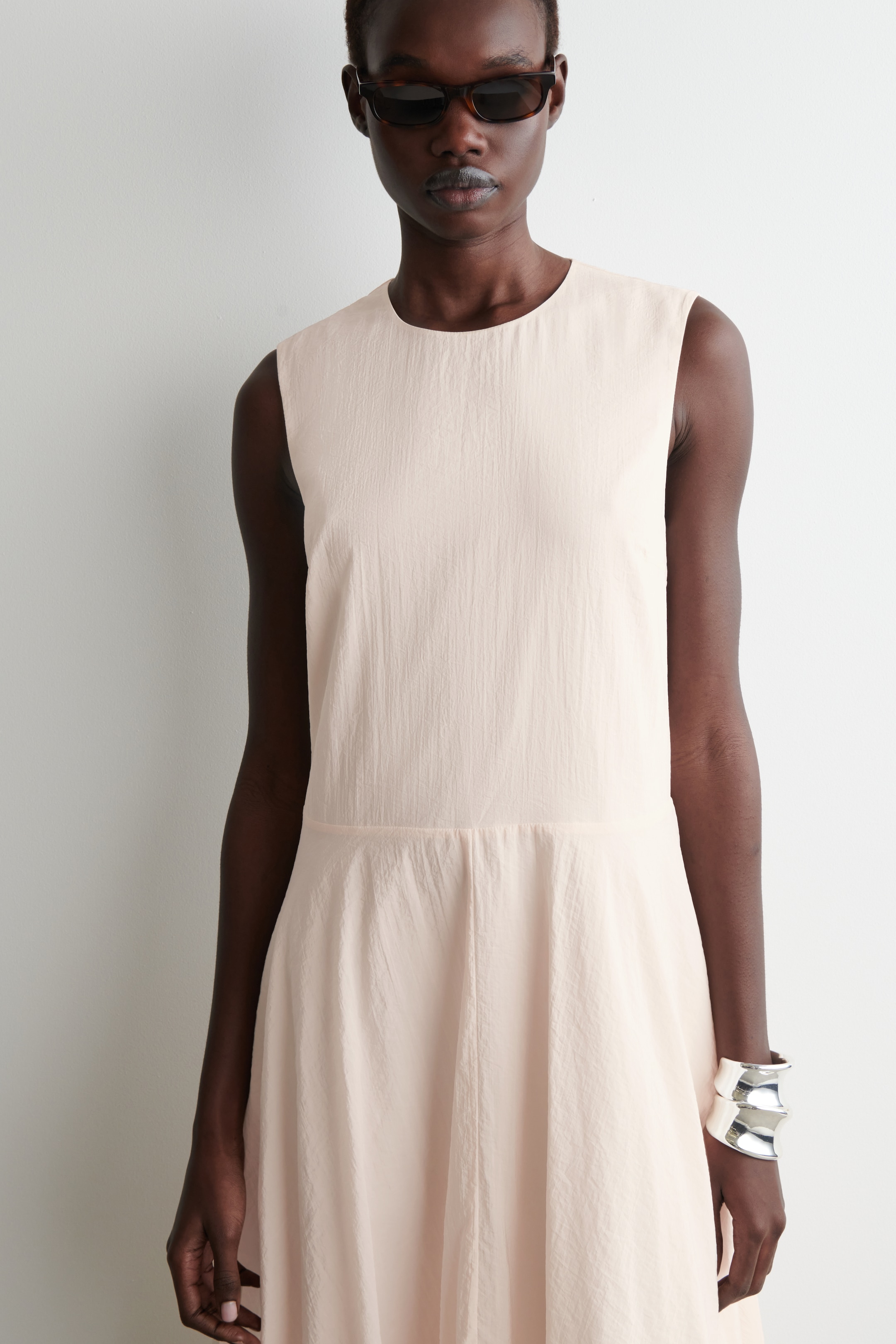 Agrandir l'image: ROBE MIDI SANS MANCHES À OURLET BULLE - ROSE CLAIR - FEMME | H&M CH 3