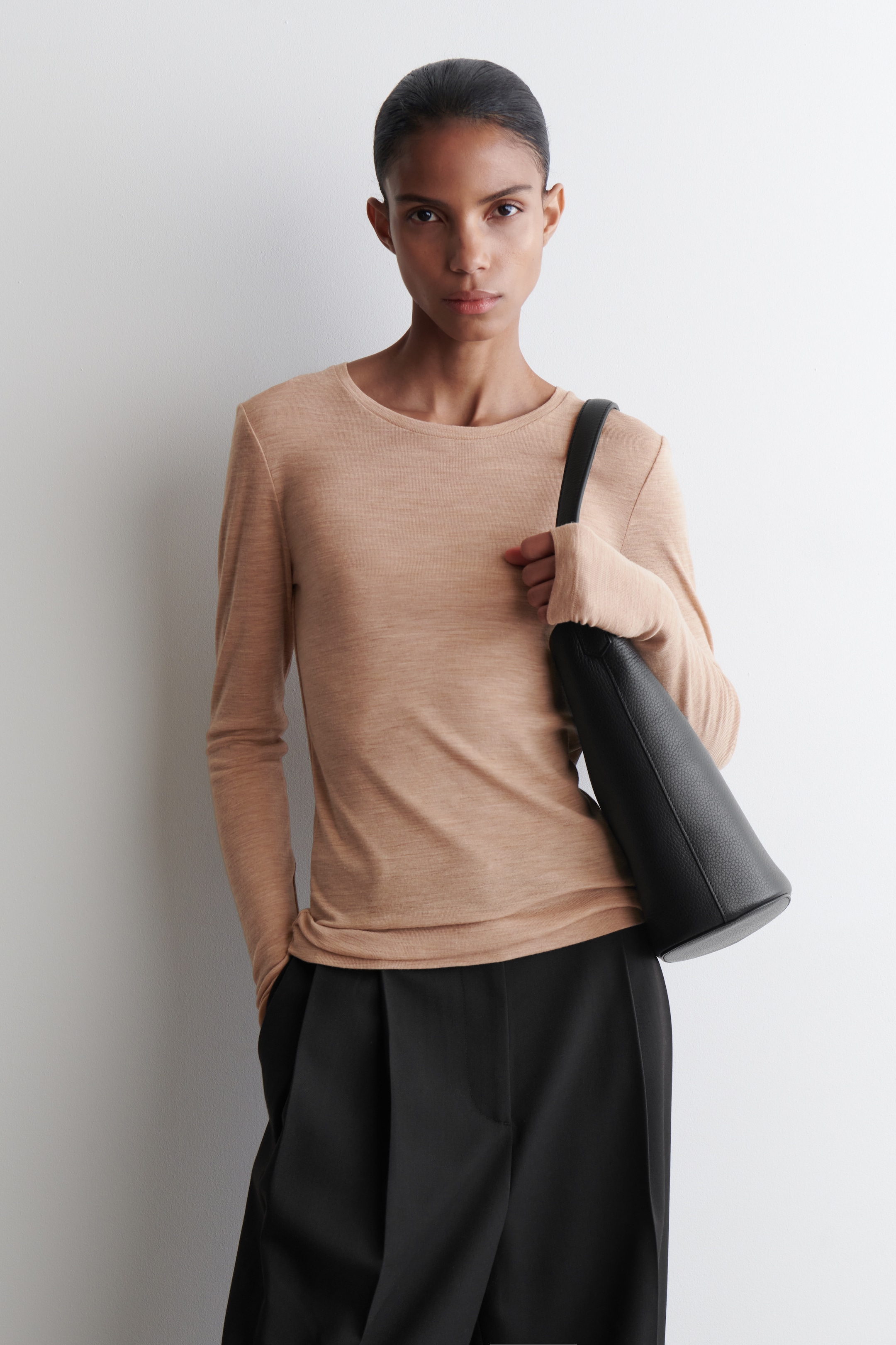 Zobraziť väčší obrázok: Úzky top z merino vlny - KAMEĽOVÁ MÉLANGE - ŽENY | H&M SK 1