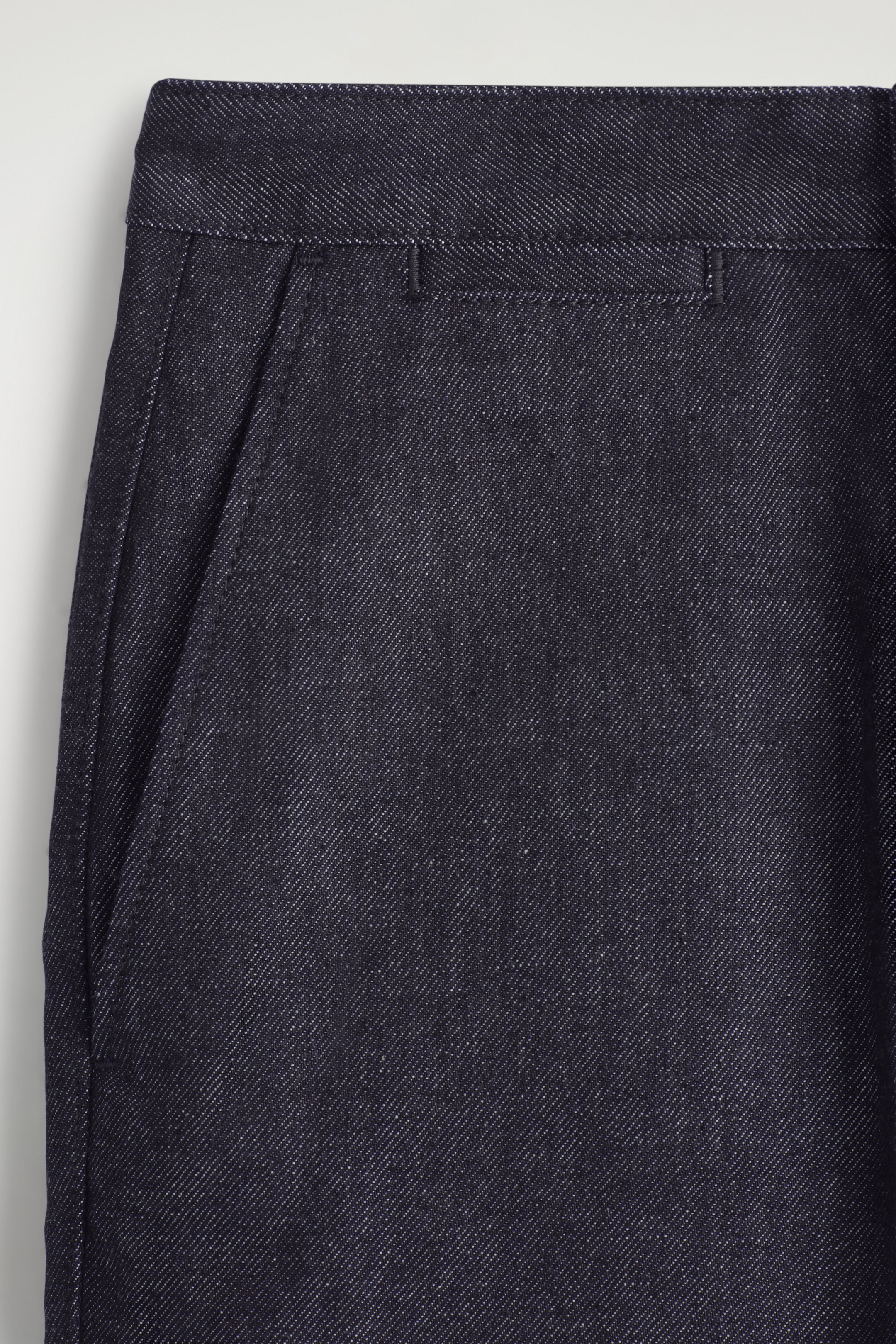 Visa större bild: JEANSBYXOR MED RAKA BEN - MÖRKBLÅ - DAM | H&M SE 6