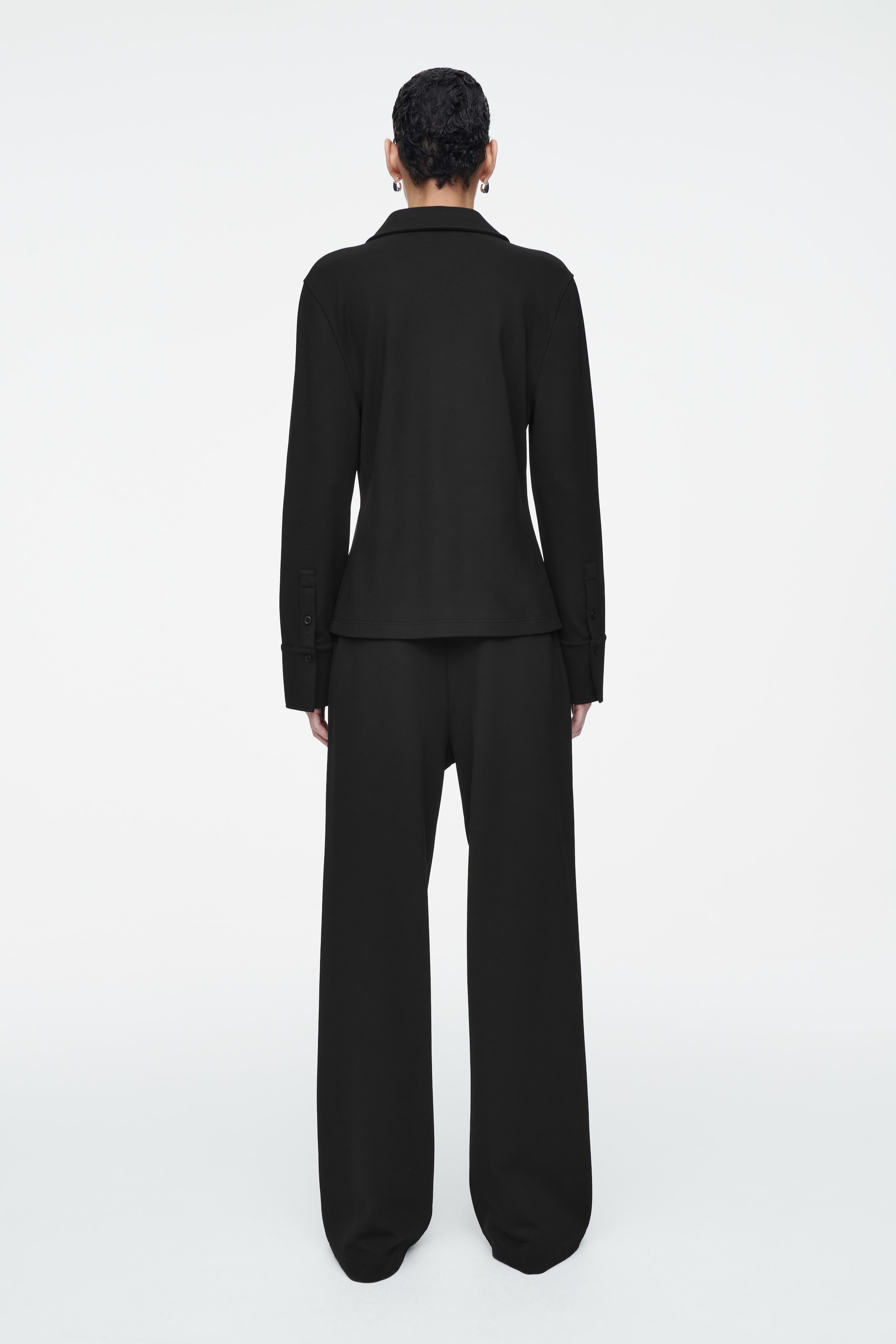 Grösseres Bild ansehen: SCHMAL GESCHNITTENES JERSEYHEMD MIT SPITZEM KRAGEN - SCHWARZ - DAMEN | H&M CH 5