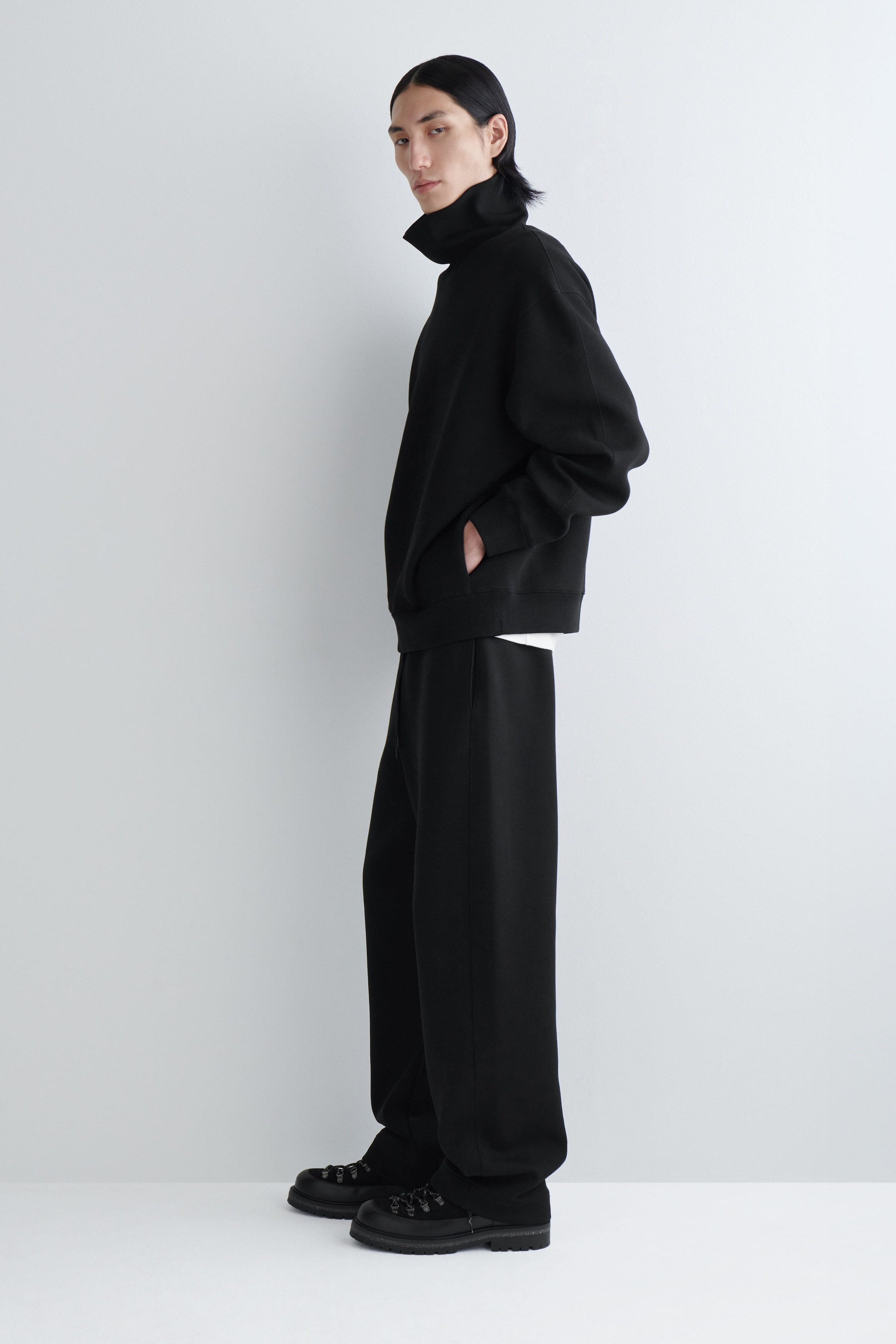 SCUBA FUNNEL-NECK SWEATSHIRT