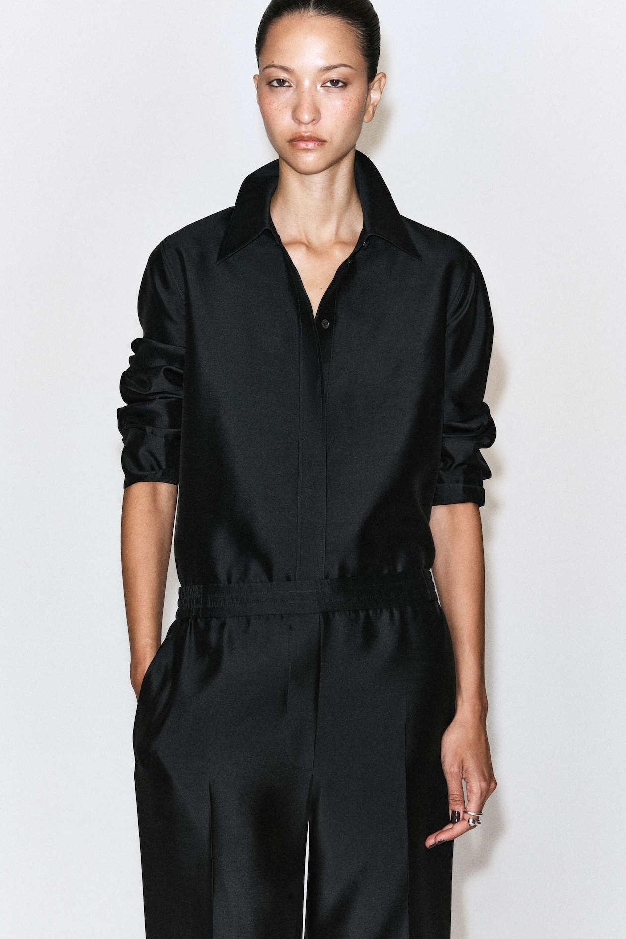 TAILORED SILK STRAIGHT-LEG PANTS — CARBON