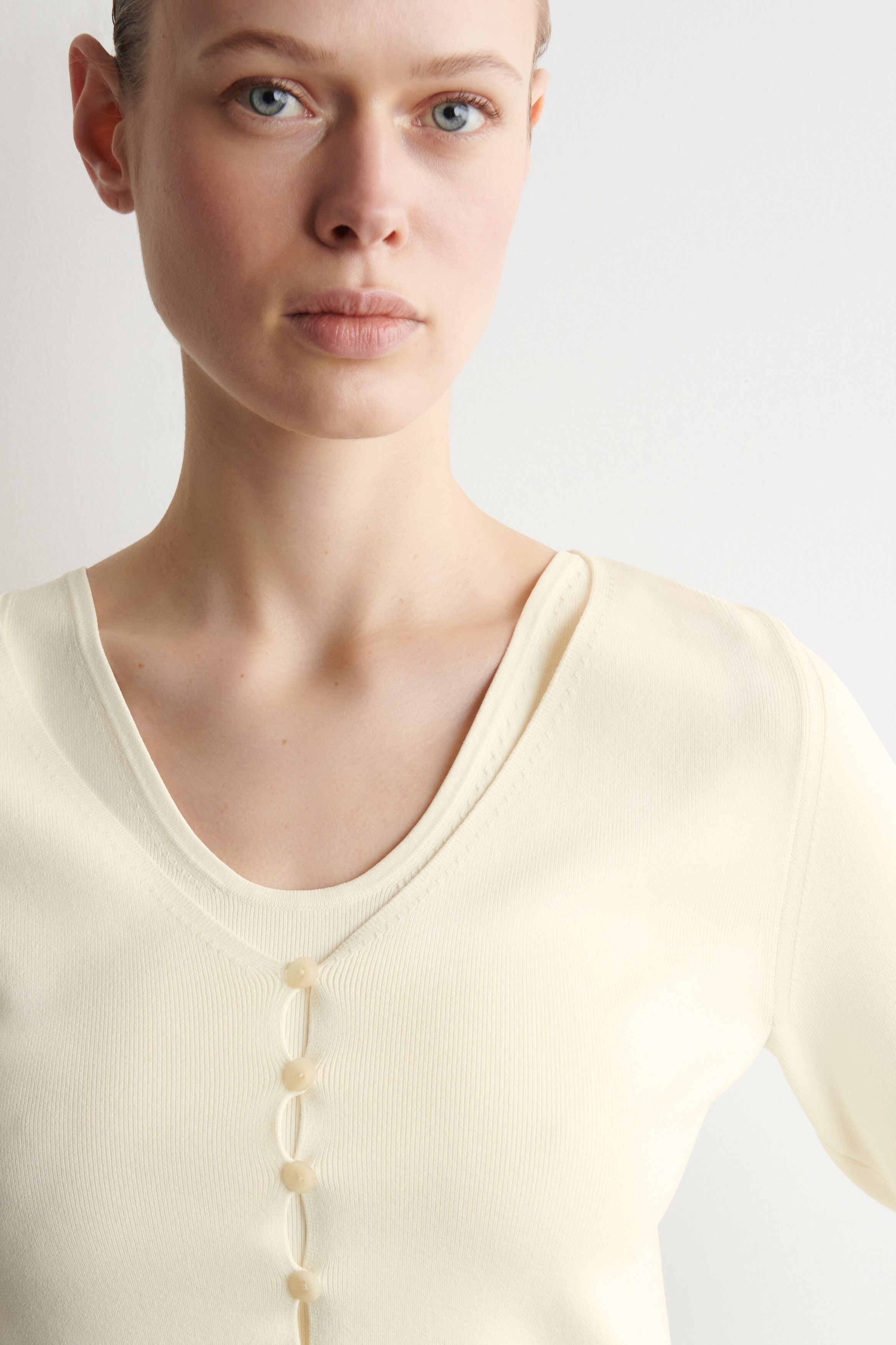 MINIMAL KNITTED V-NECK CARDIGAN - IVORY | COS CA