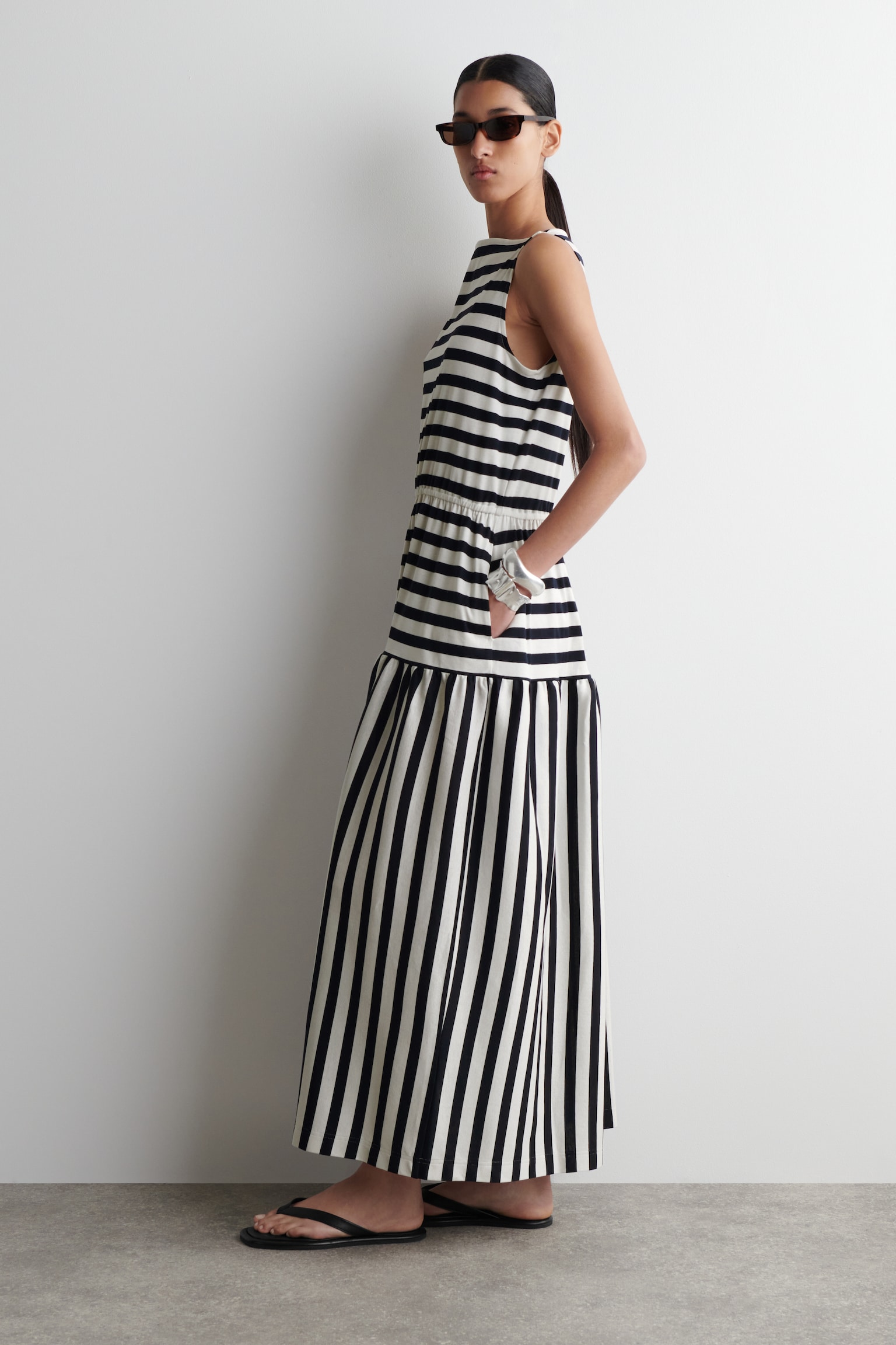 VESTIDO MIDI FRUNCIDO CON CUELLO BARCO - AZUL MARINO/BLANCO/A RAYAS/AZUL MARINO - 5