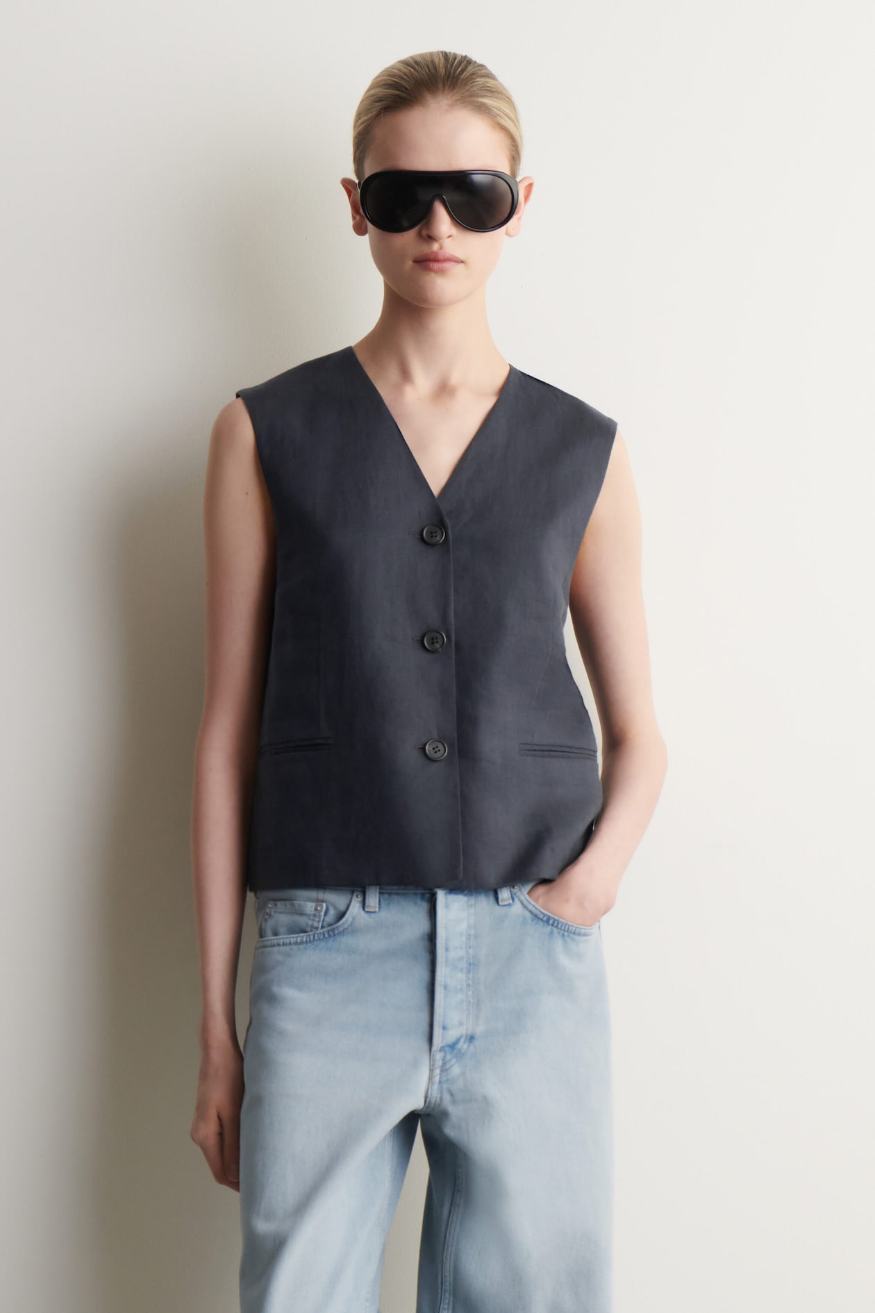 LINEN WAISTCOAT — NAVY