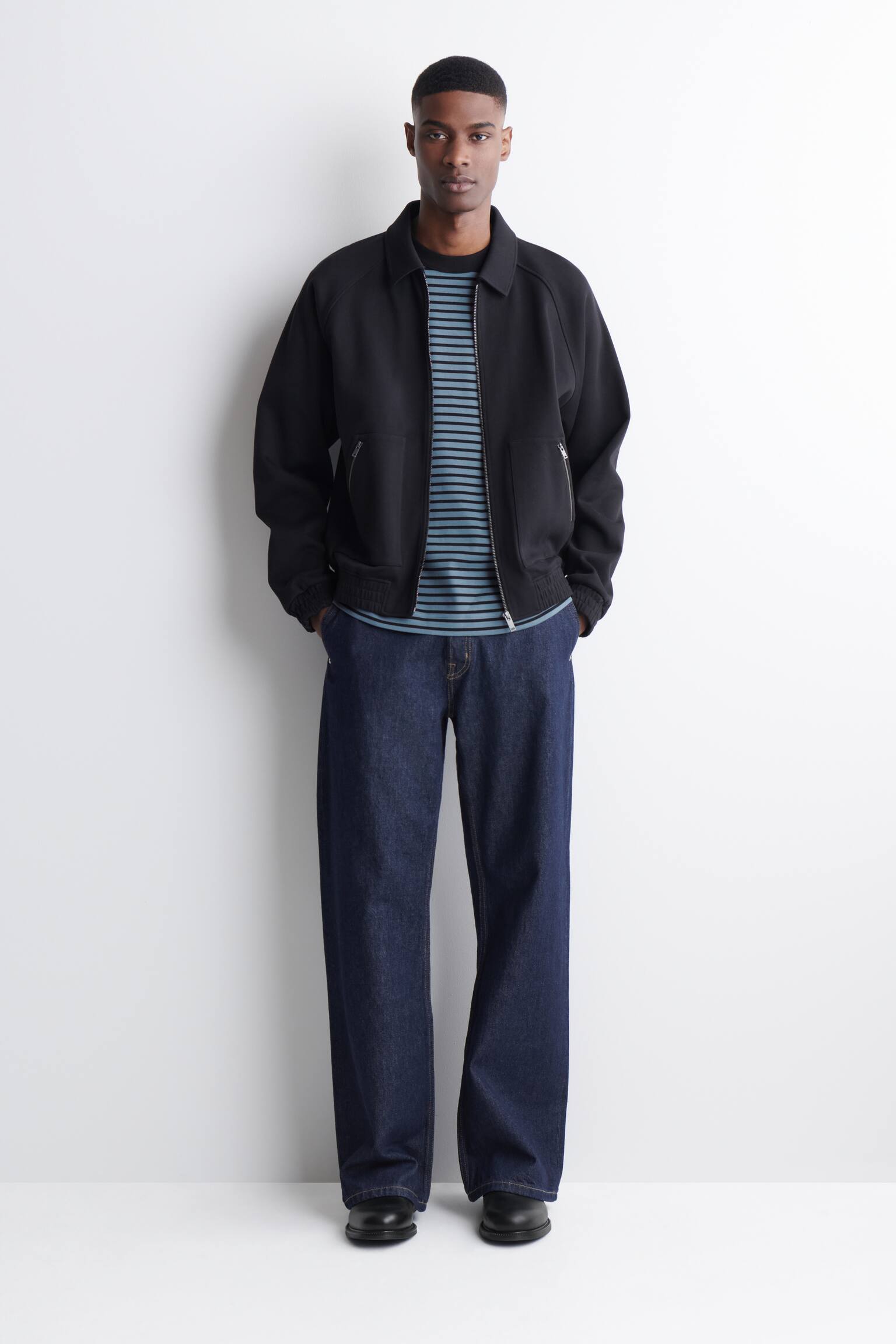 T-SHIRT À COL ROND EN COTON INTERLOCK - BLEU / RAYÉ/BLEU MARINE/BLANC/BLEU MARINE / BLANC / RAYURES/NOIR - 4