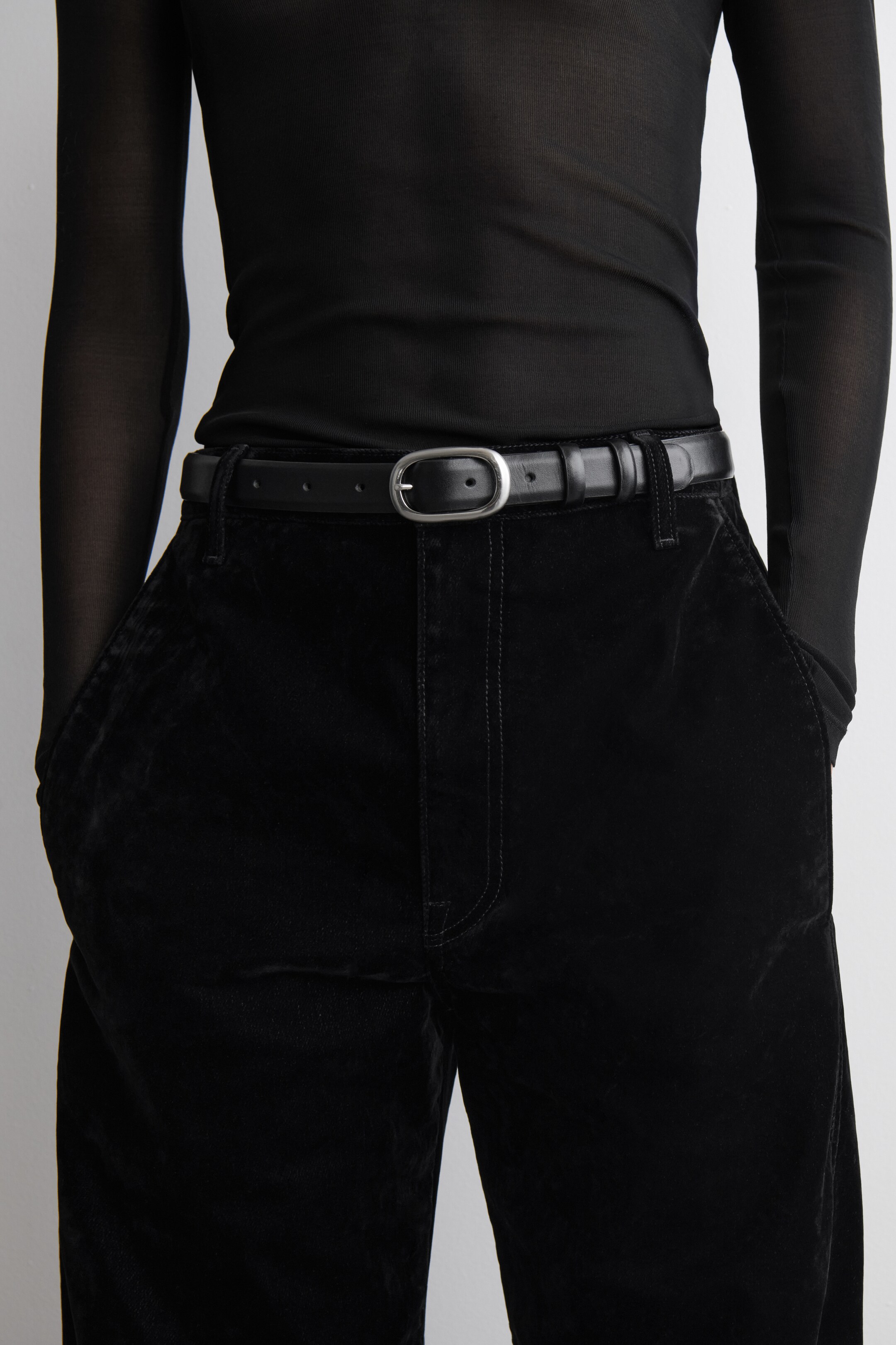 Grösseres Bild ansehen: HOSE AUS BEFLOCKTEM DENIM MIT BARREL-BEIN - SCHWARZ - DAMEN | H&M CH 2
