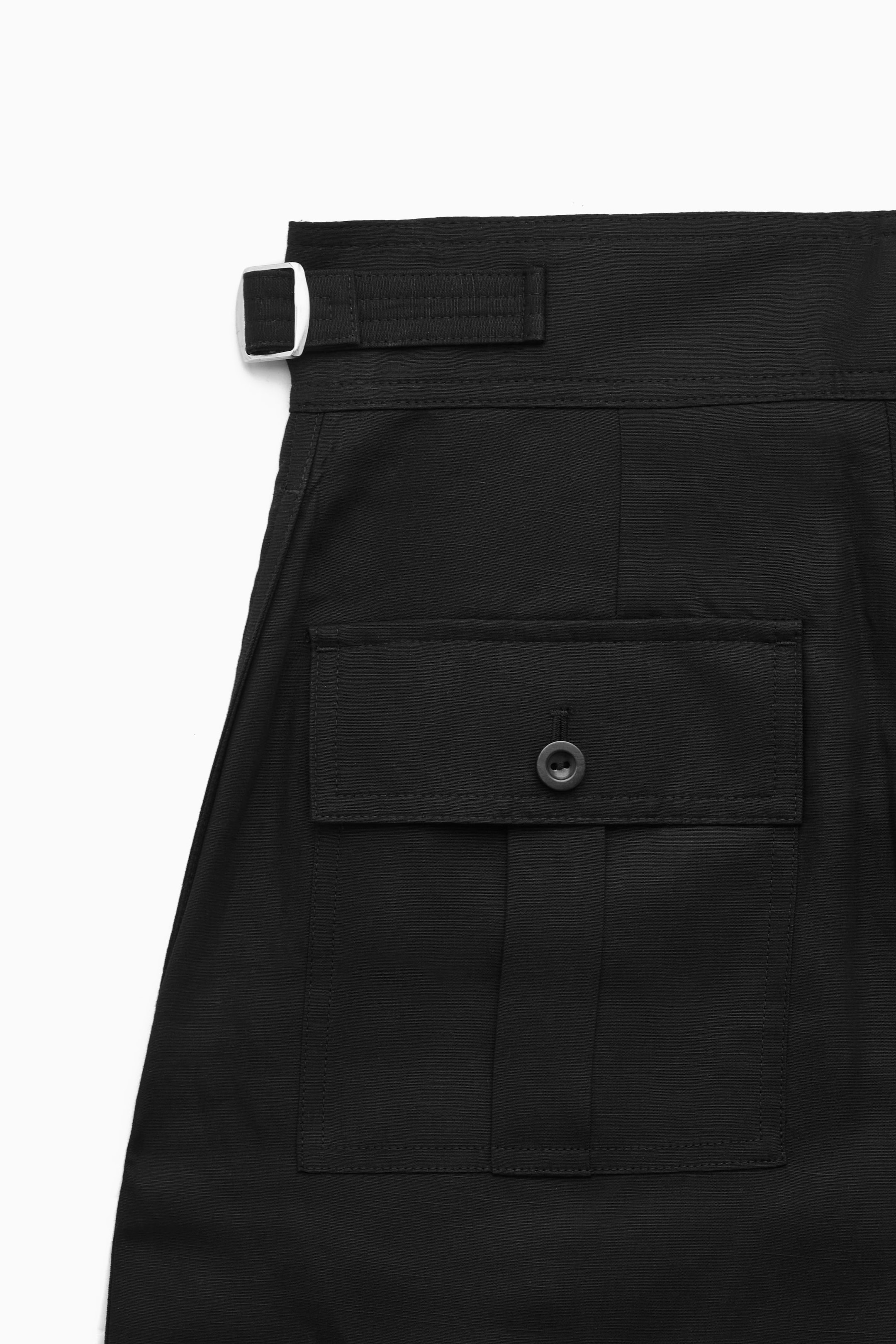 WORKERSHORTS MED PLISSERING I LINNEBLANDNING