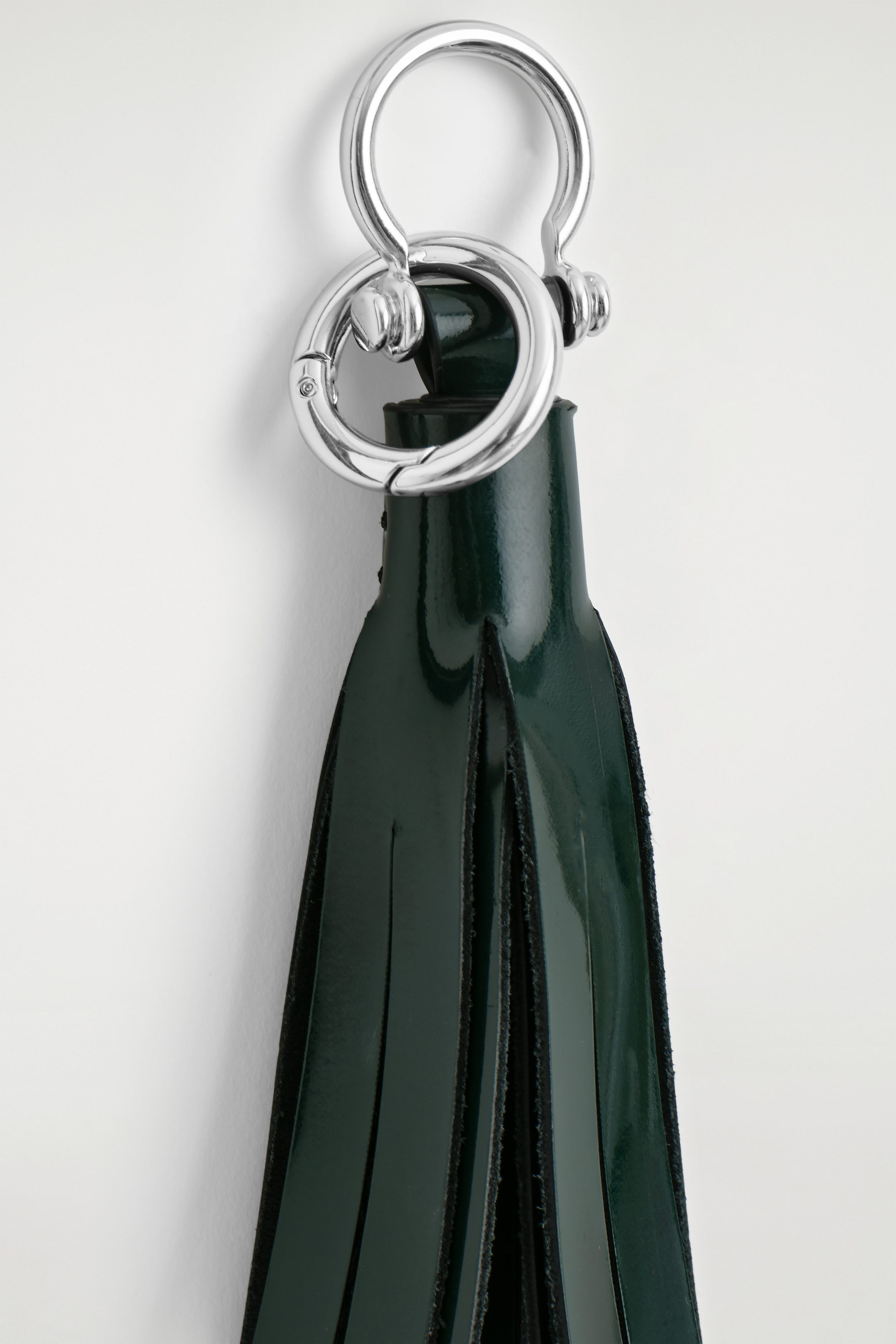 TASSELED LEATHER KEYRING