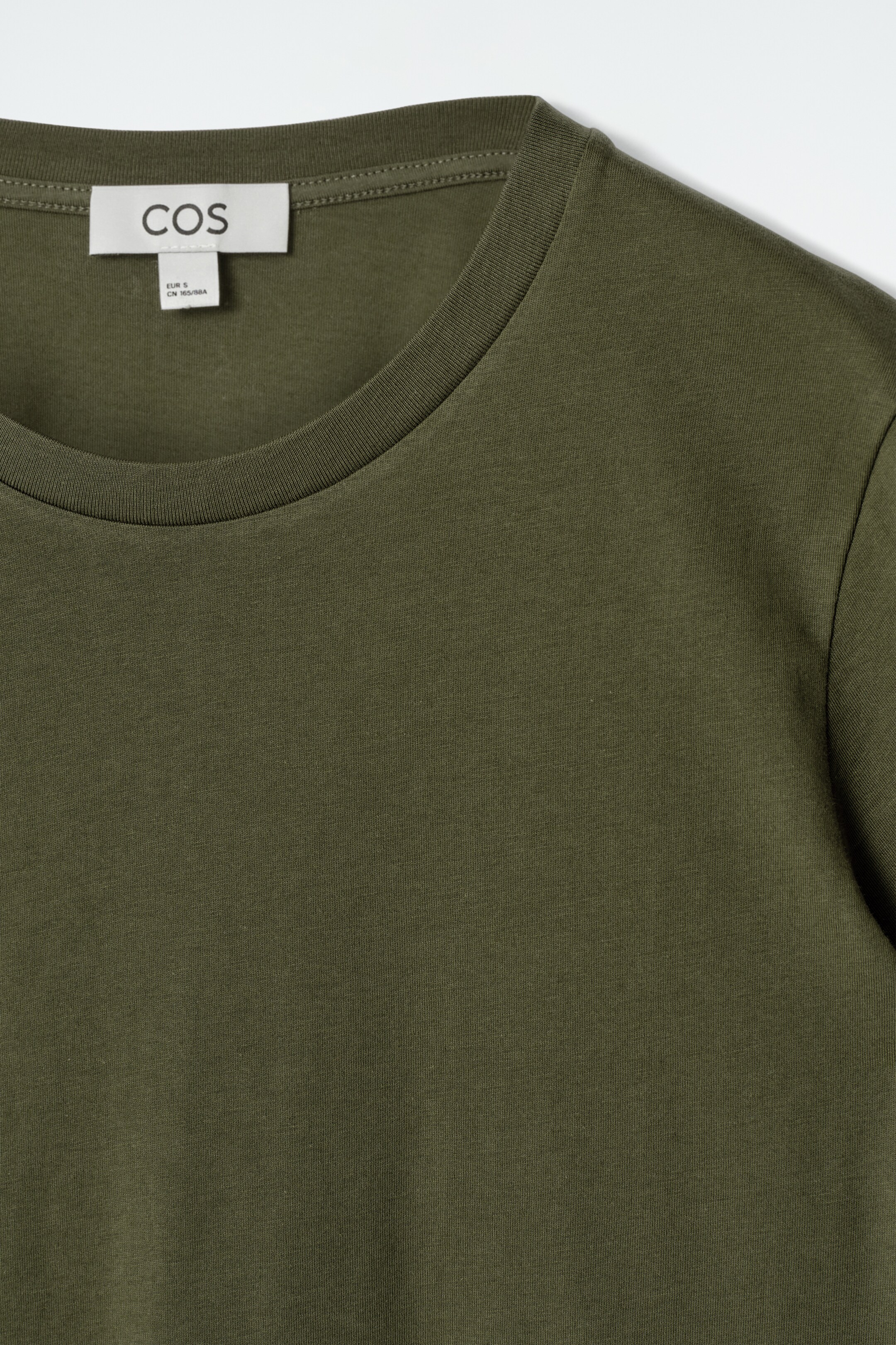 Vezi imaginea mai mare: TRICOU DIN BUMBAC CU GULER ROTUND - Kaki închis - FEMEI | H&M RO 6