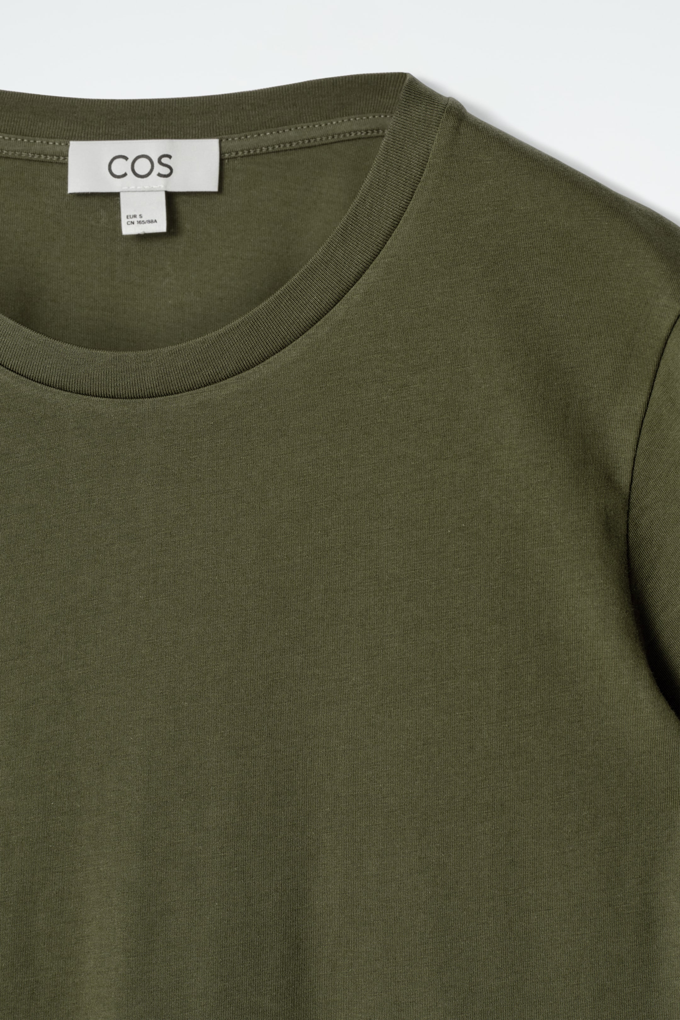 Se større billede: T-SHIRT I BOMULD MED CREWNECK - MØRK KAKI - DAME | H&M DK 6