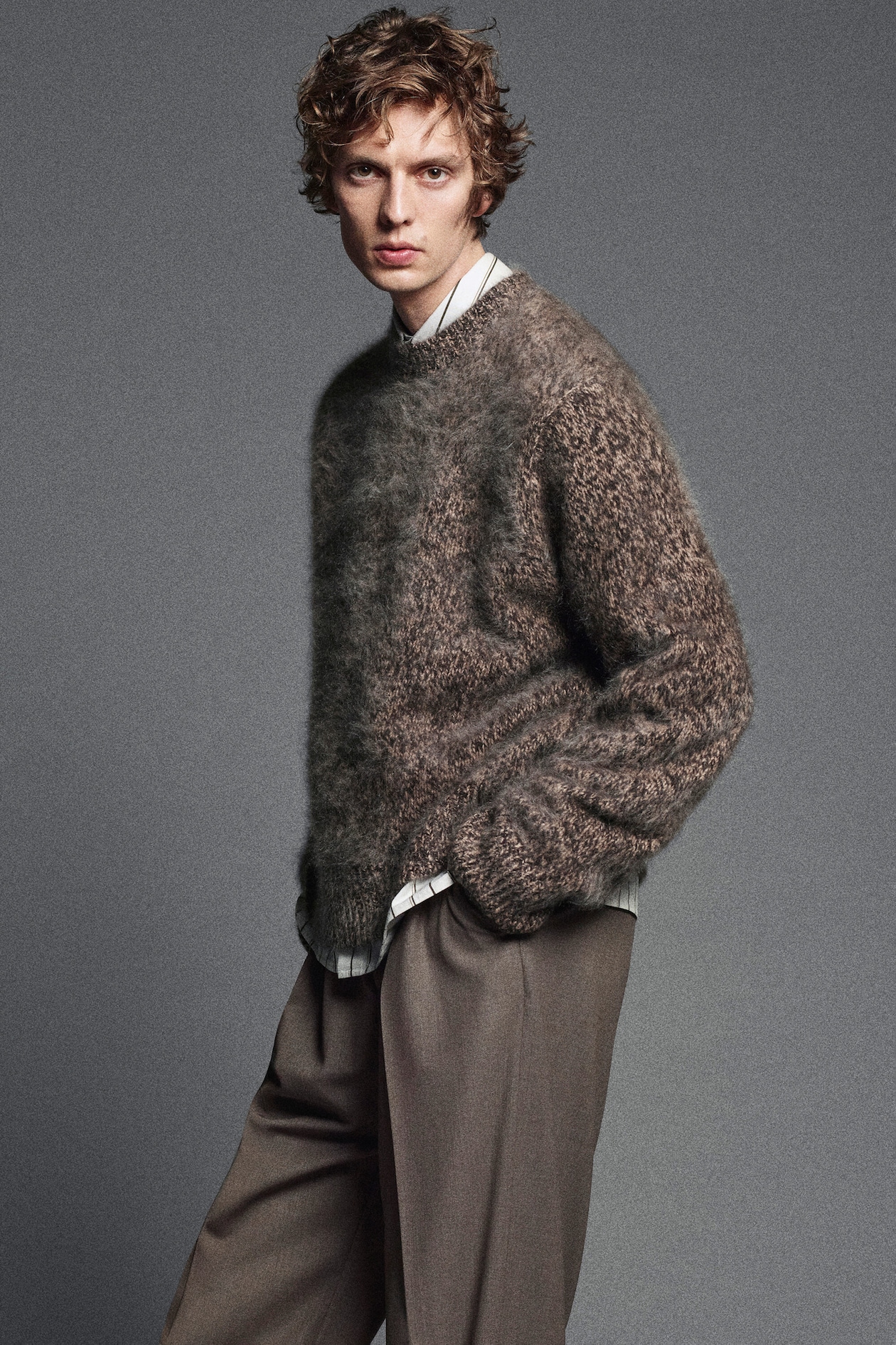 TWO-TONE BRUSHED PURE CASHMERE CREW-NECK SWEATER — MOCHA MÉLANGE