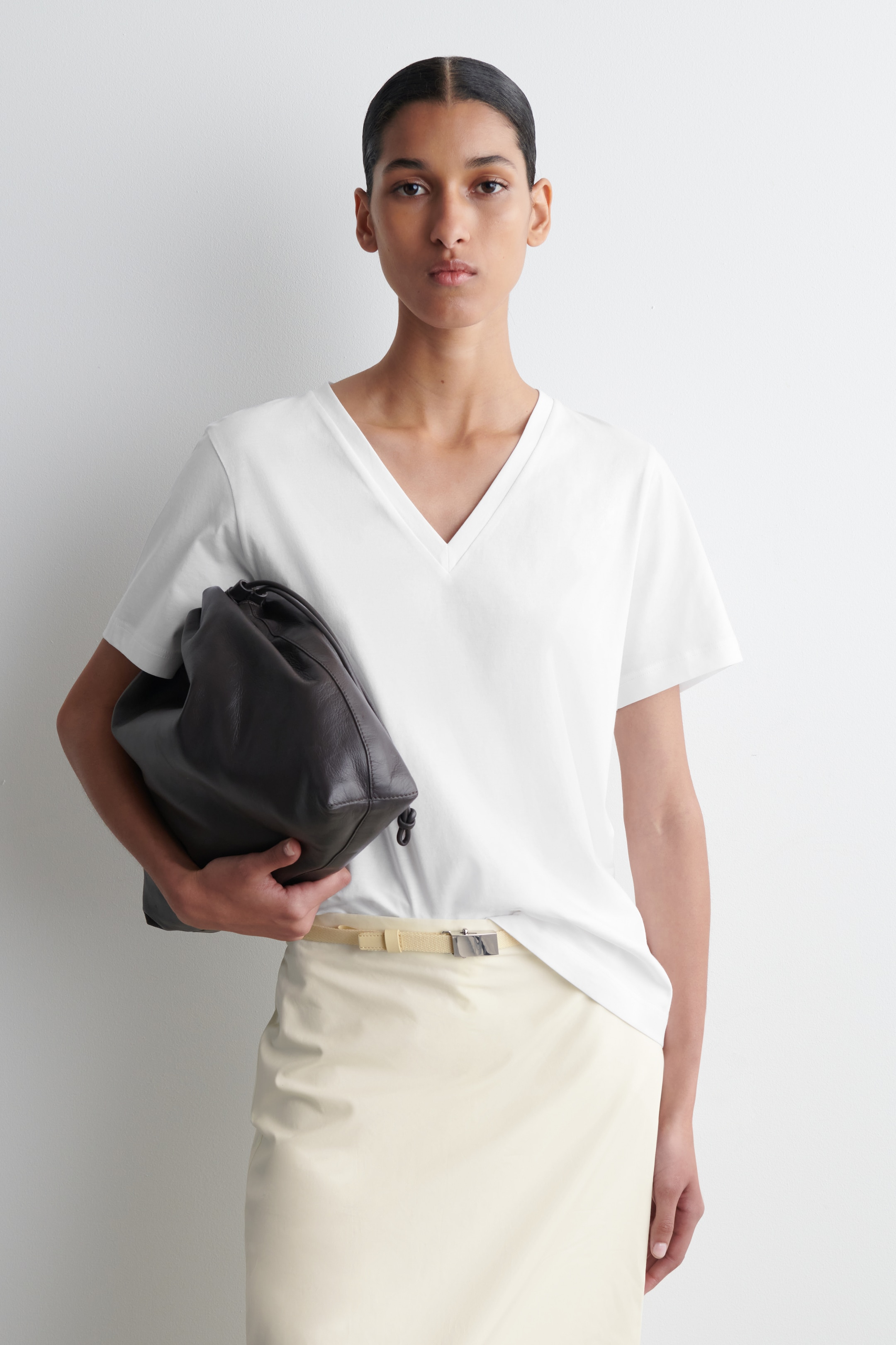 Visualizza immagine più grande: T-SHIRT IN COTONE CON SCOLLO A V - BIANCO - DONNA | H&M IT 1
