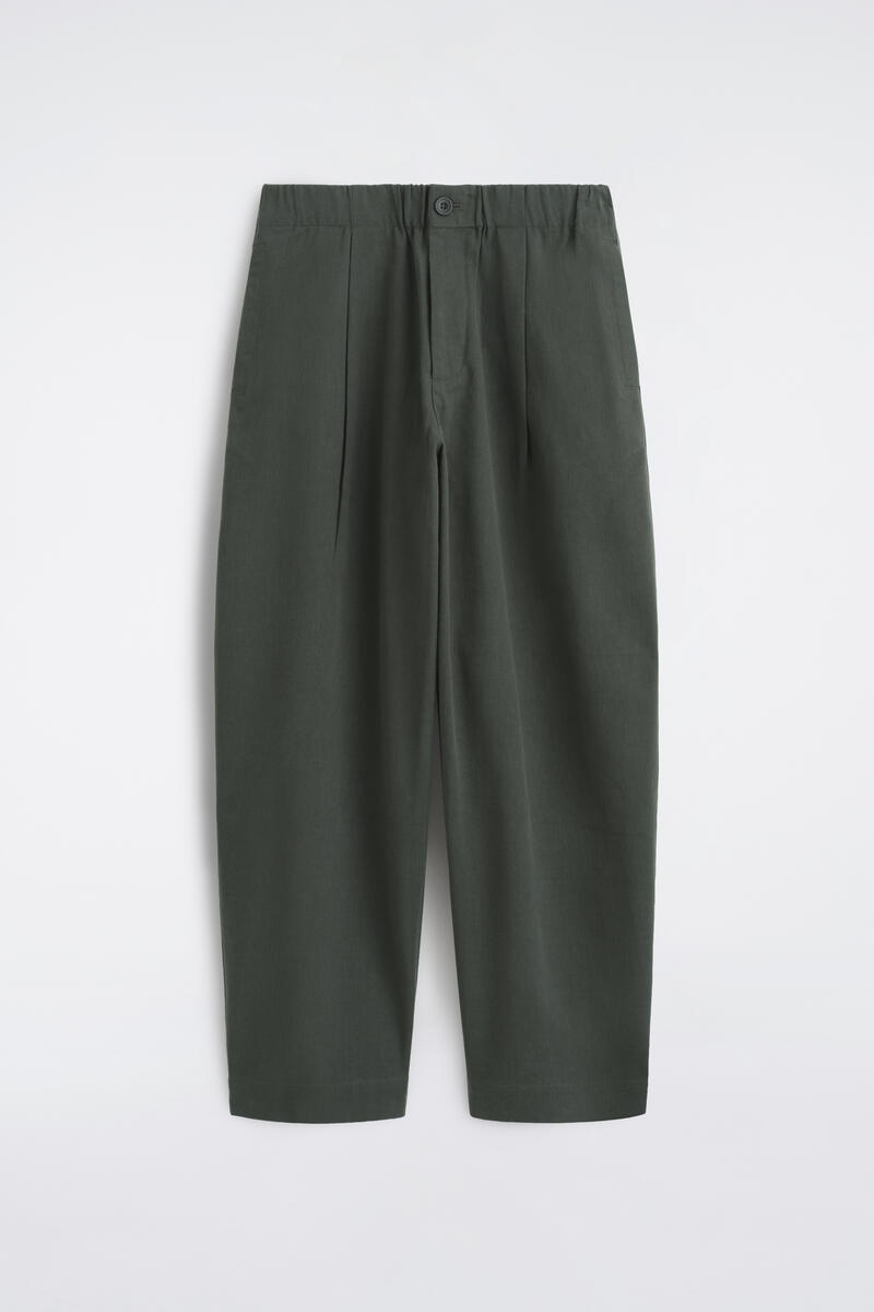 Pleated Relaxed-Fit Barrel-Leg Pants