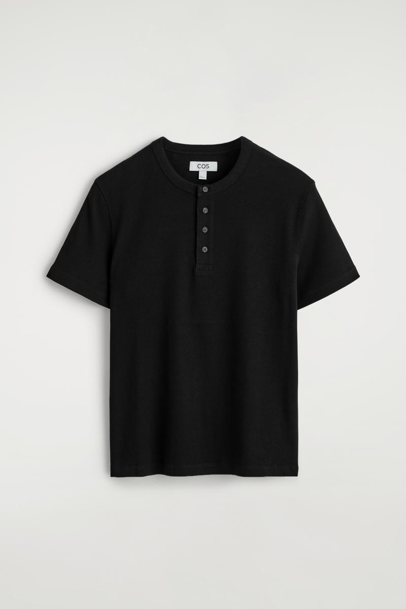 Cos T-shirt Henley A Te Con Vestibilità Slim In Nero In Black