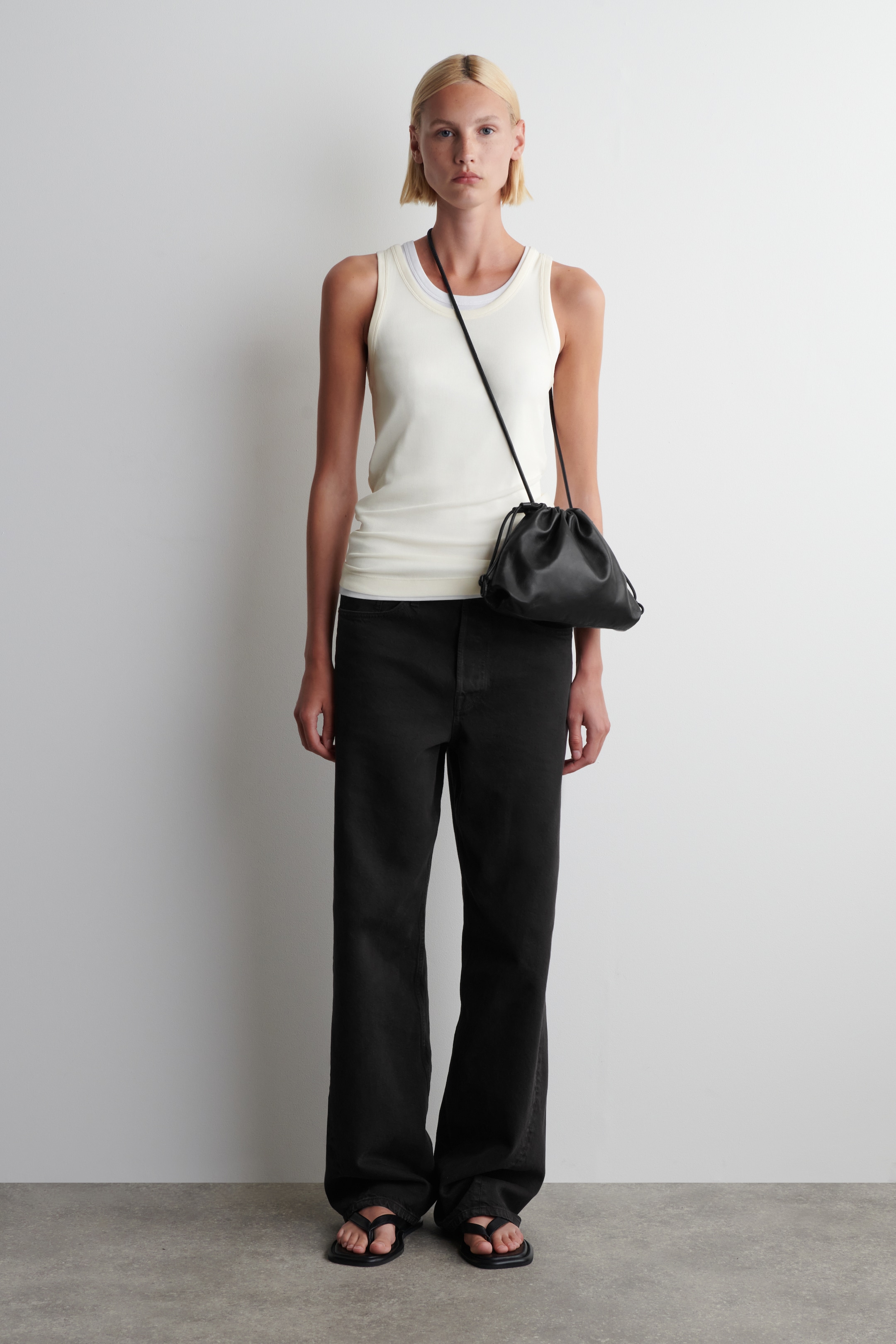 Visualizza immagine più grande: POCHETTE CAVATELLI MINI IN PELLE - NERO - DONNA | H&M IT 2