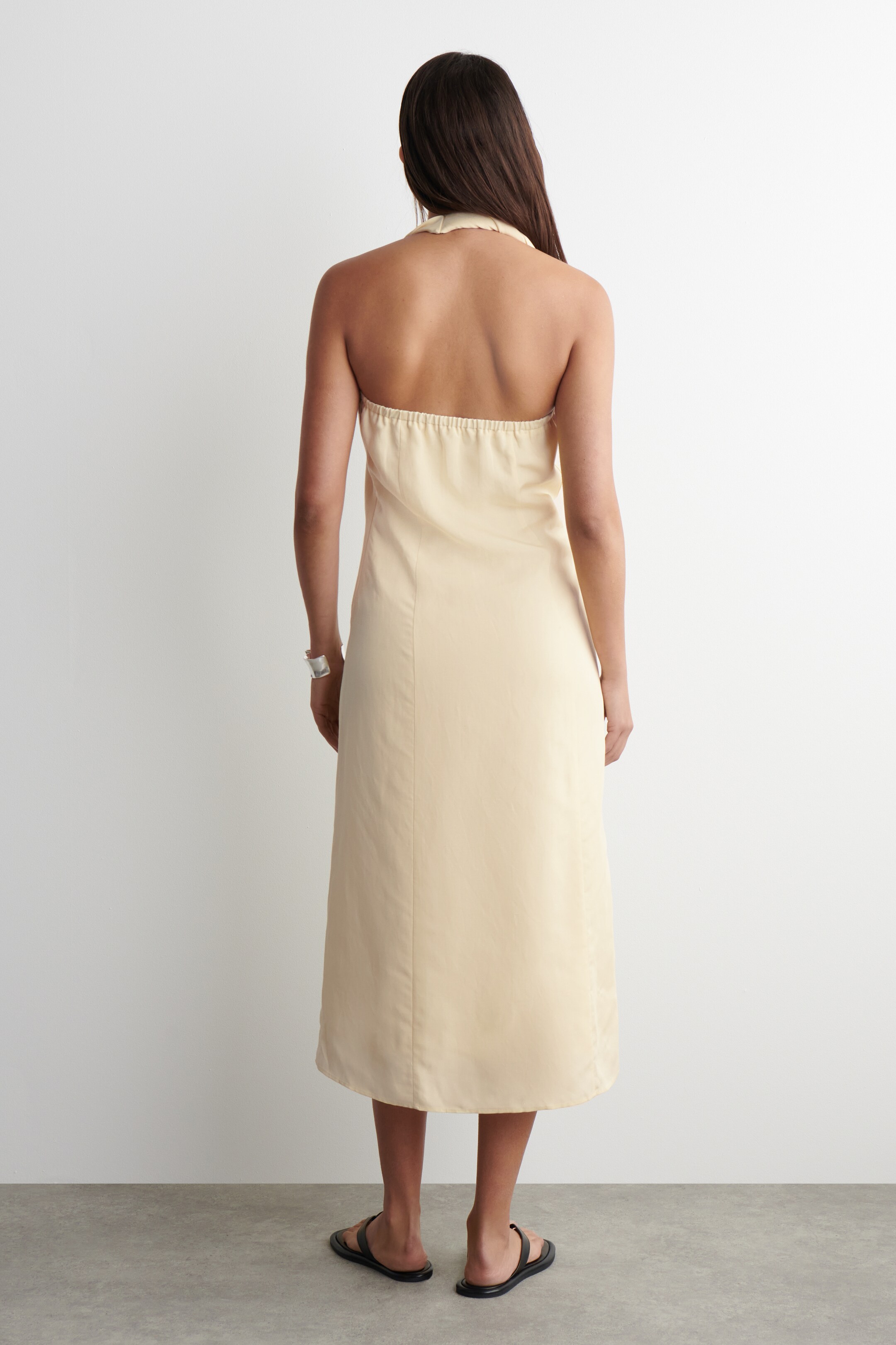 Agrandir l'image: ROBE ENCOLURE LICOU TORSADÉE EN LIN MÉLANGÉ - JAUNE BEURRE - FEMME | H&M FR 4