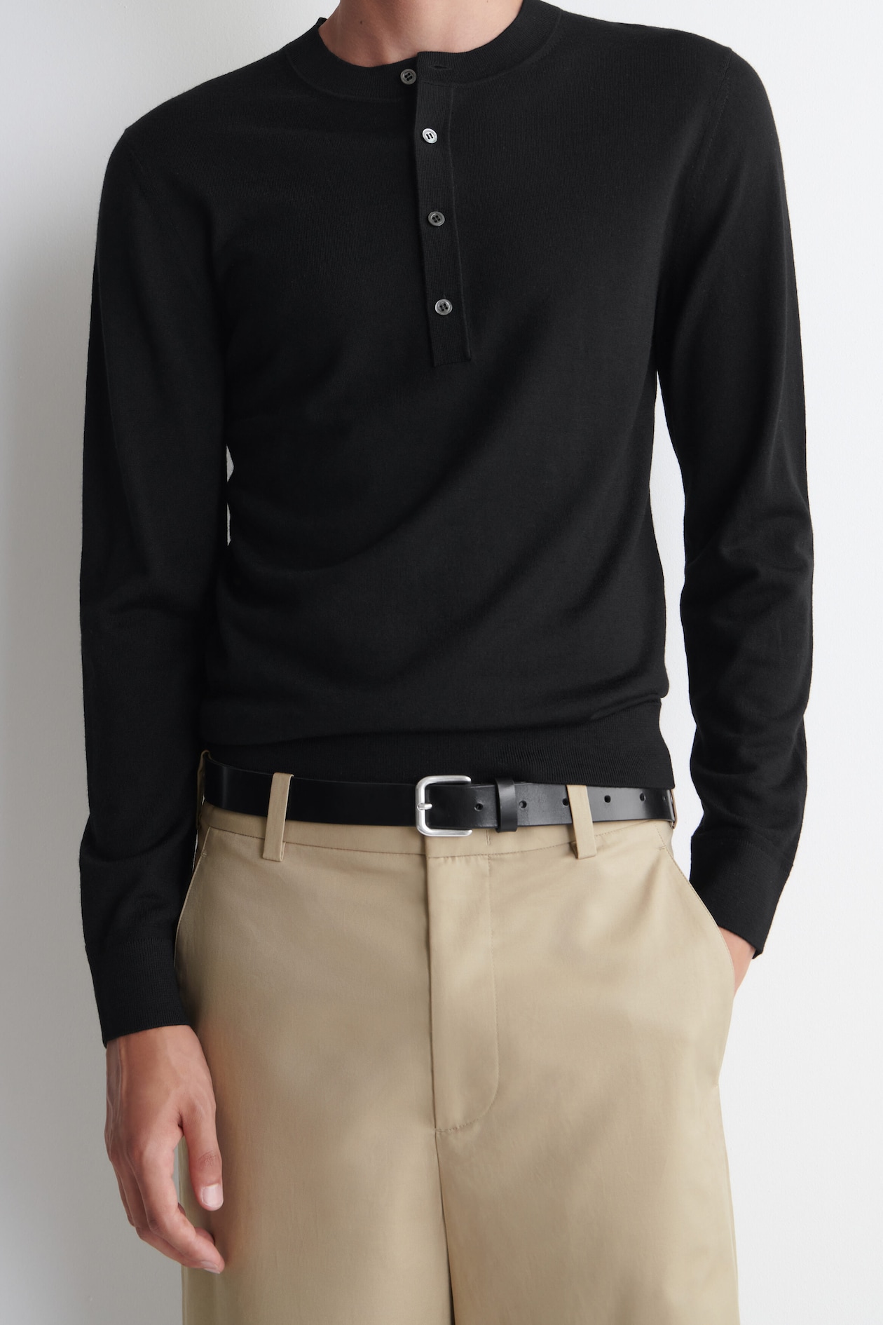 SLIM MERINO WOOL HENLEY TOP — BLACK