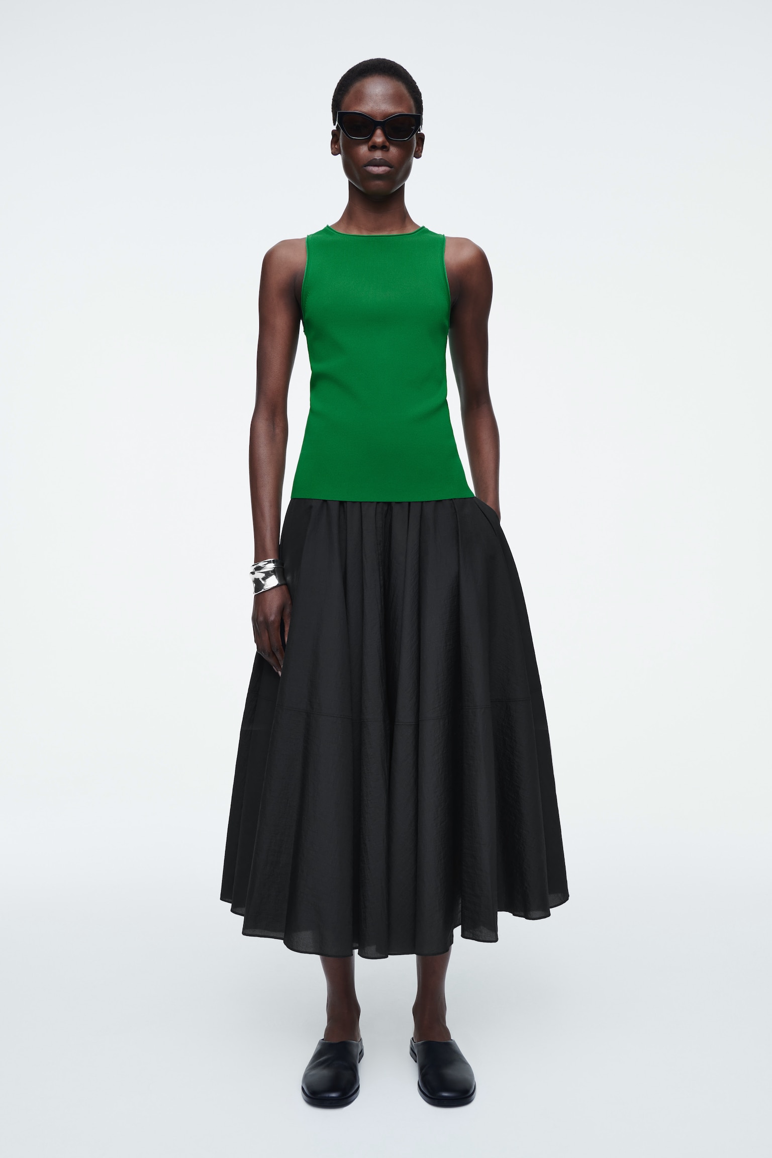 TOP DE TIRANTES DE PUNTO TUBULAR - VERDE/NEGRO/MARFIL - 7