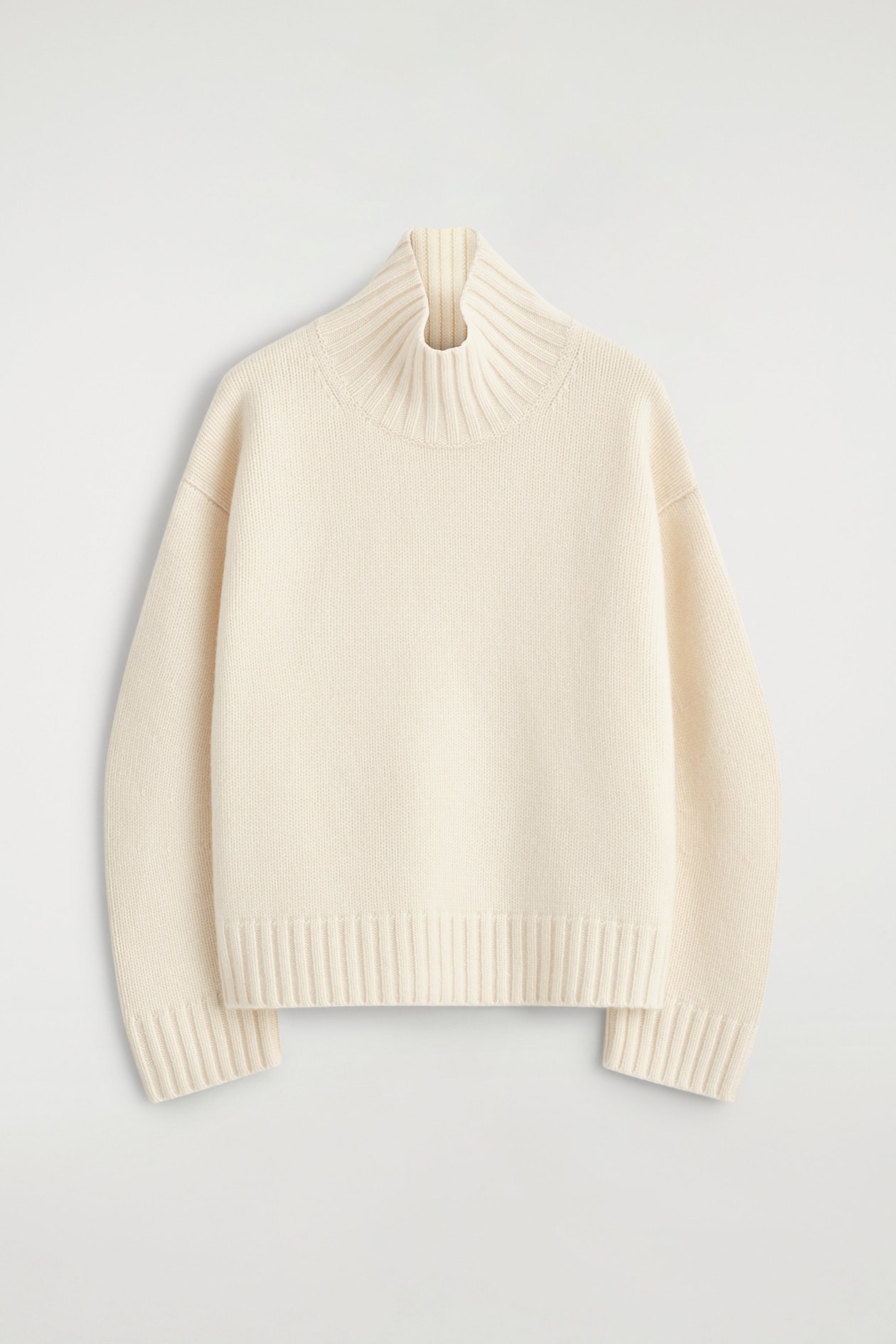 CHUNKY CASHMERE MOCK-NECK SWEATER