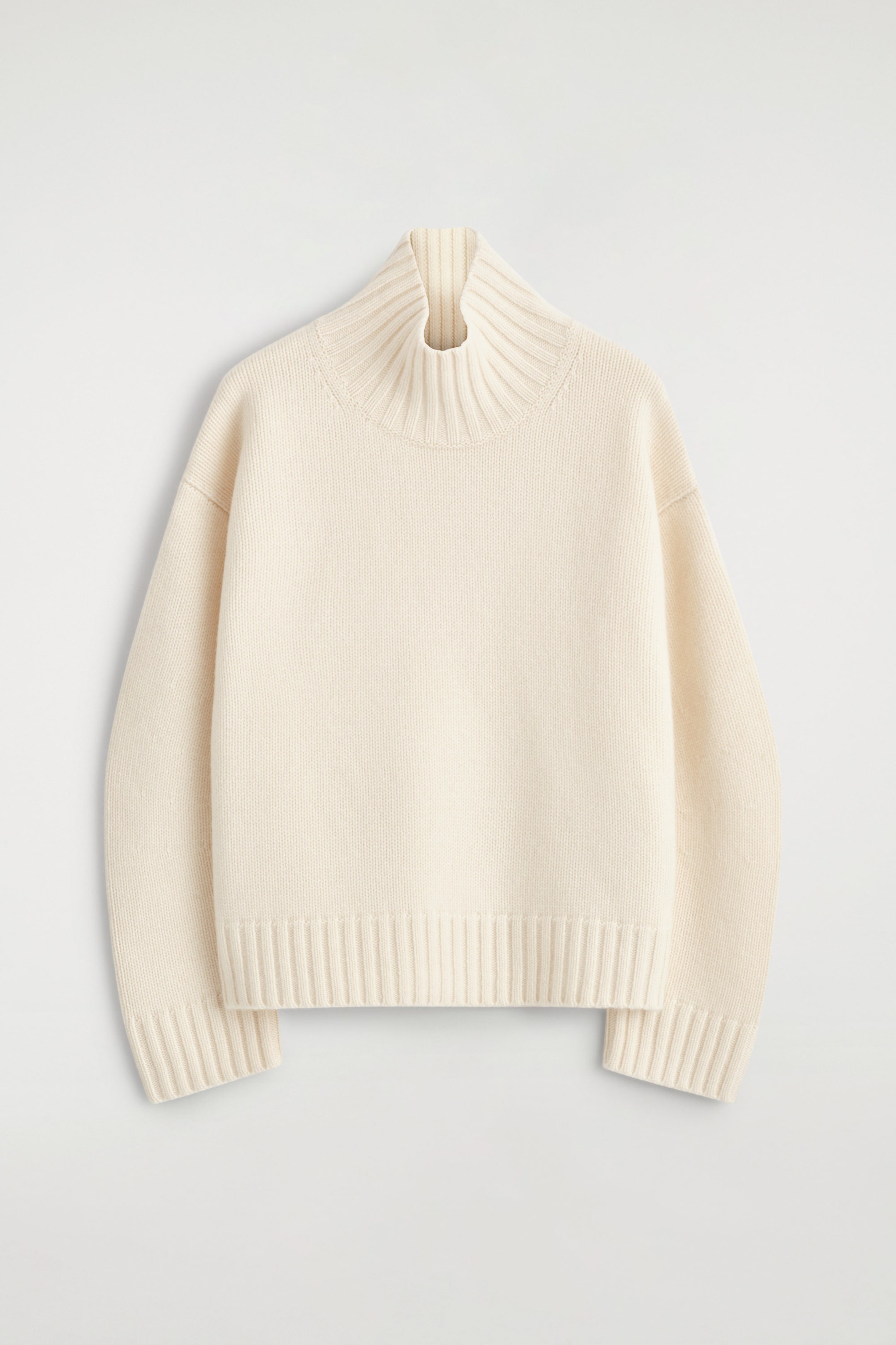 CHUNKY CASHMERE FUNNEL-NECK SWEATER