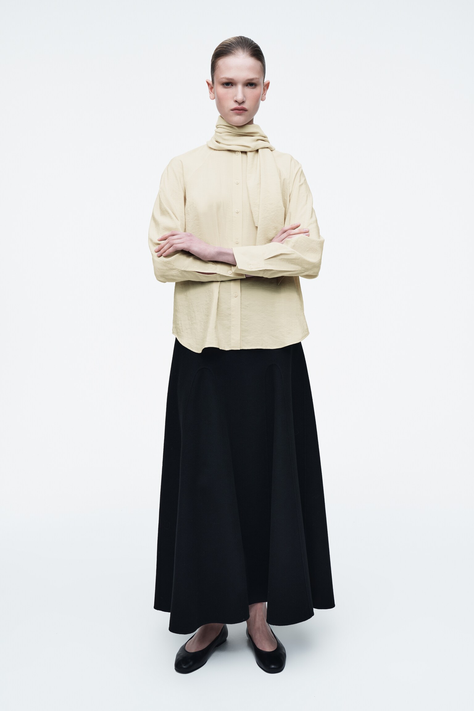 BLUSA DE SEDA CON DETALLE DE PAÑUELO - BEIGE - 3