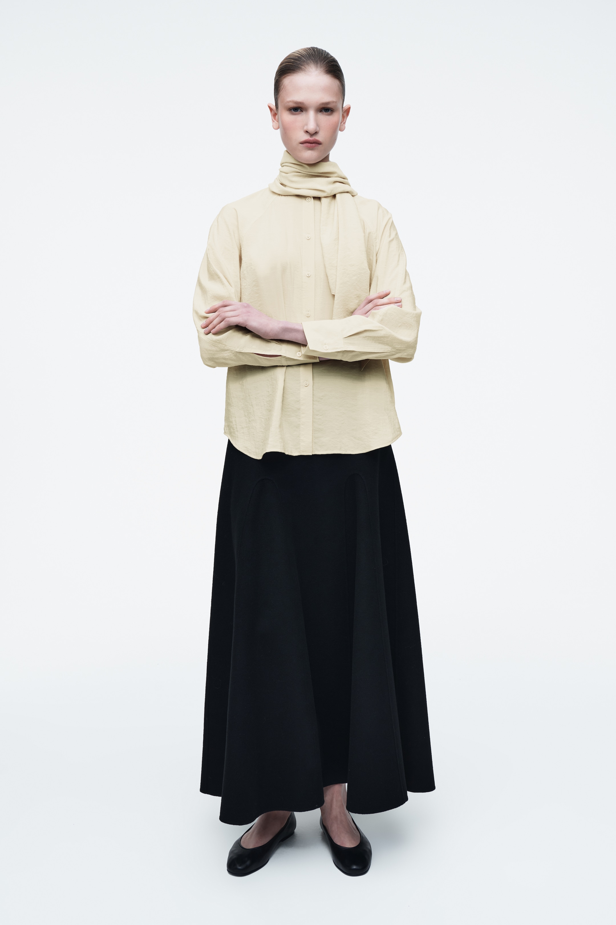 Vezi imaginea mai mare: BLUZĂ DIN MĂTASE CU DETALIU DE EȘARFĂ - BEJ - FEMEI | H&M RO 2