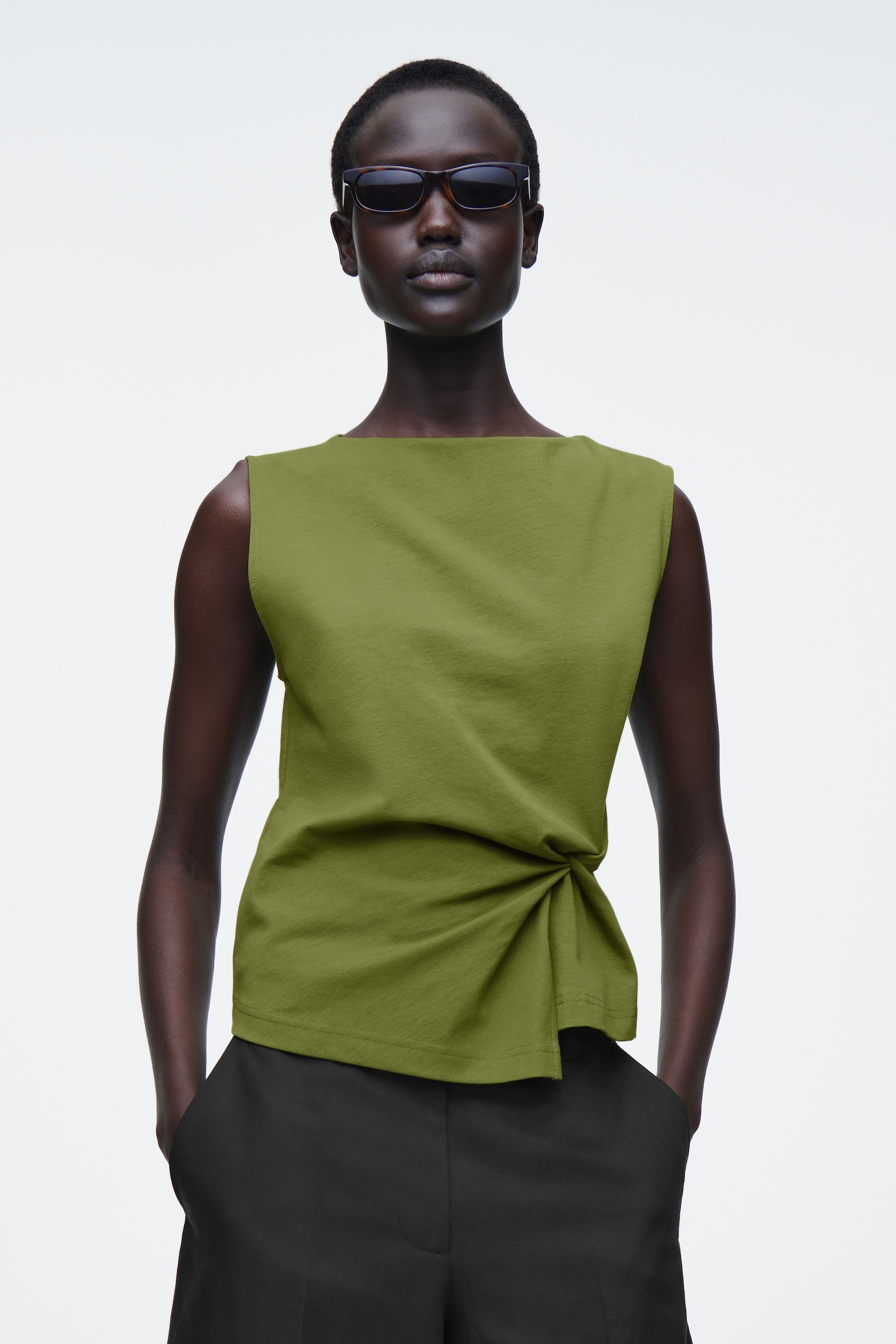TWIST-DETAIL TOP - OLIVE GREEN