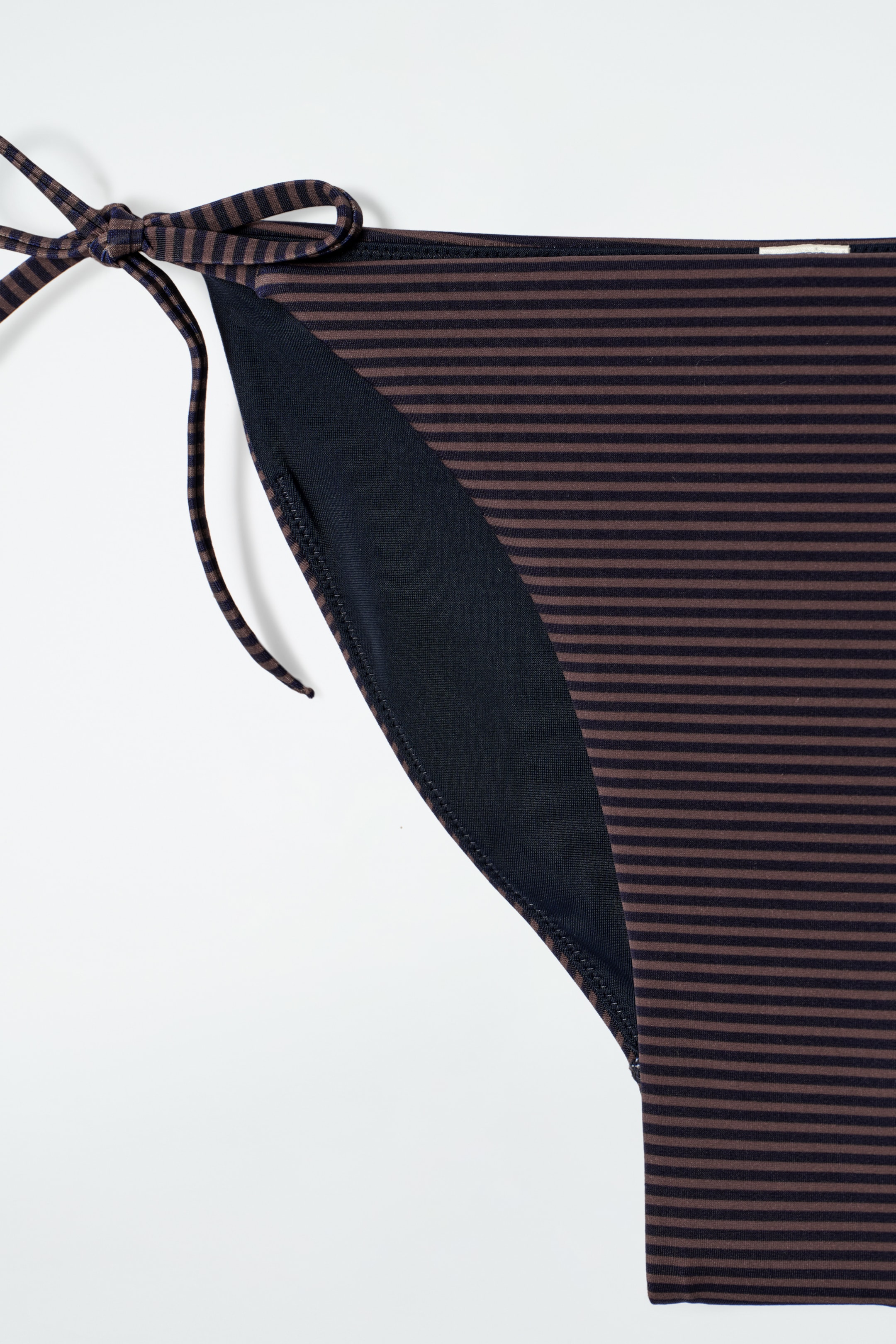 Zobraziť väčší obrázok: BIKINIOVÉ NOHAVIČKY SO ZAVÄZOVANÍM - Hnedá / námornícka modrá / pruhovaná - ŽENY | H&M SK 4