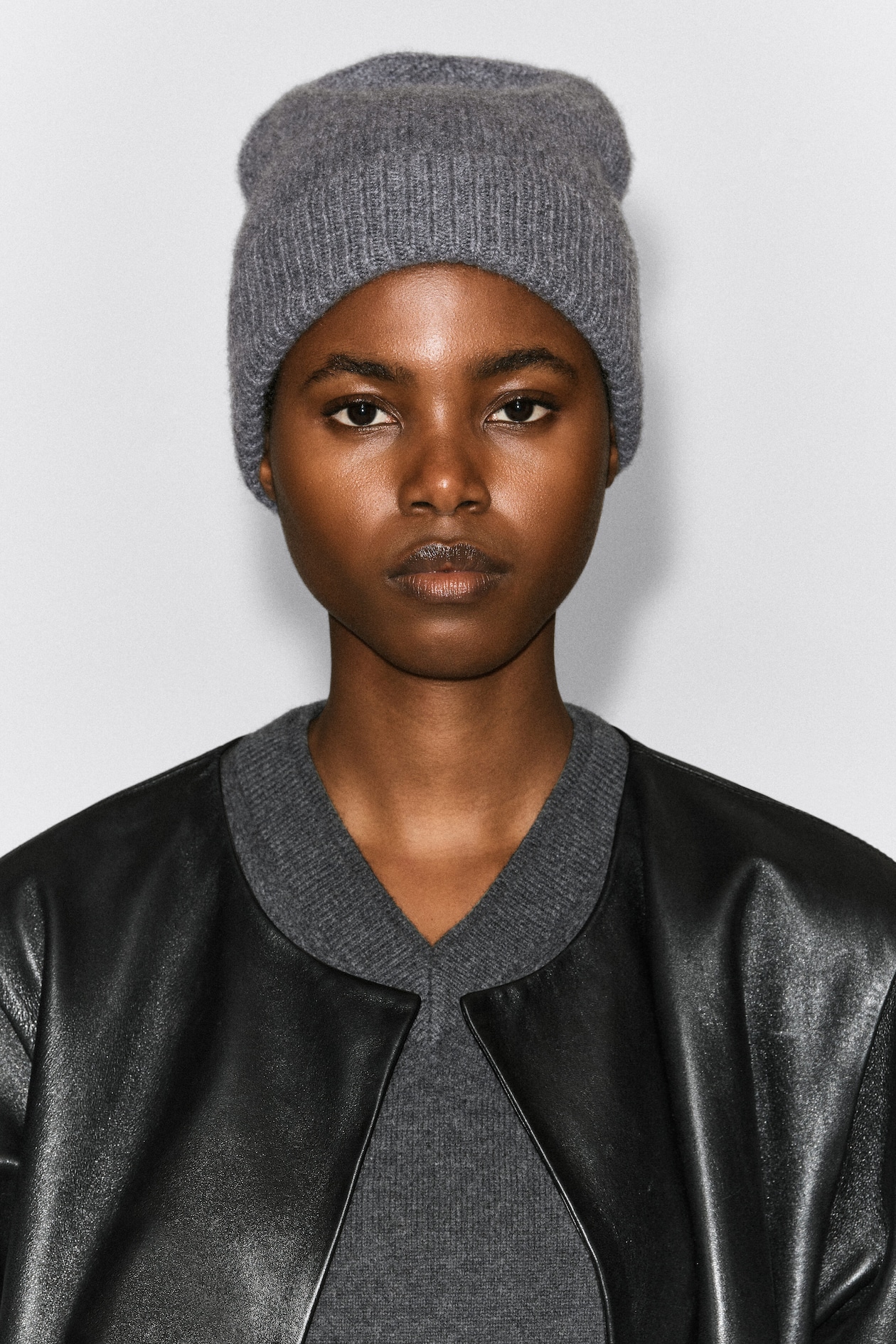 PURE CASHMERE BEANIE — DARK GREY