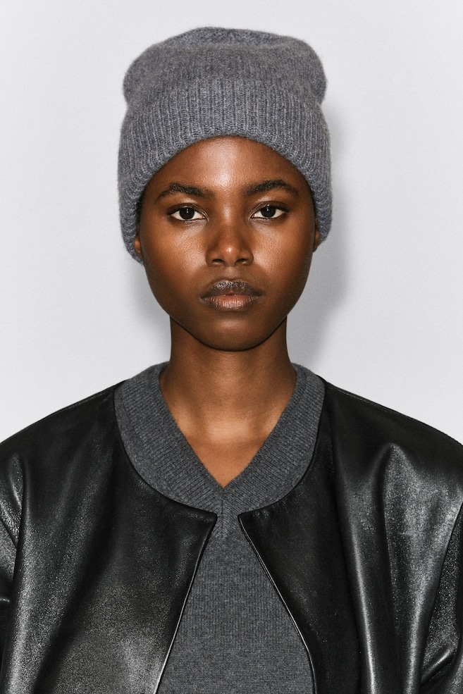 PURE CASHMERE BEANIE — DARK GREY
