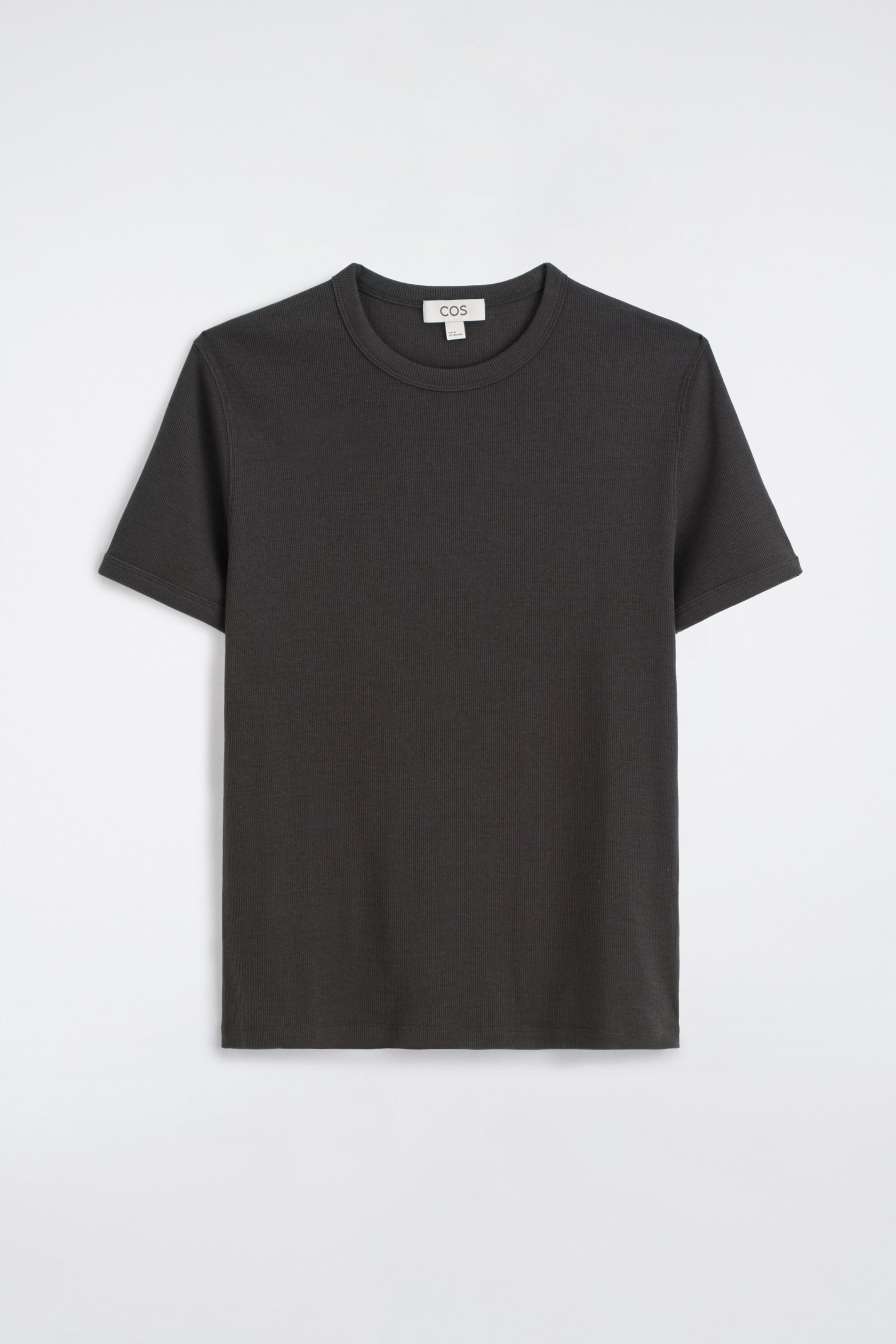 FIGURNÄRA RIBBAD T-SHIRT I BOMULL