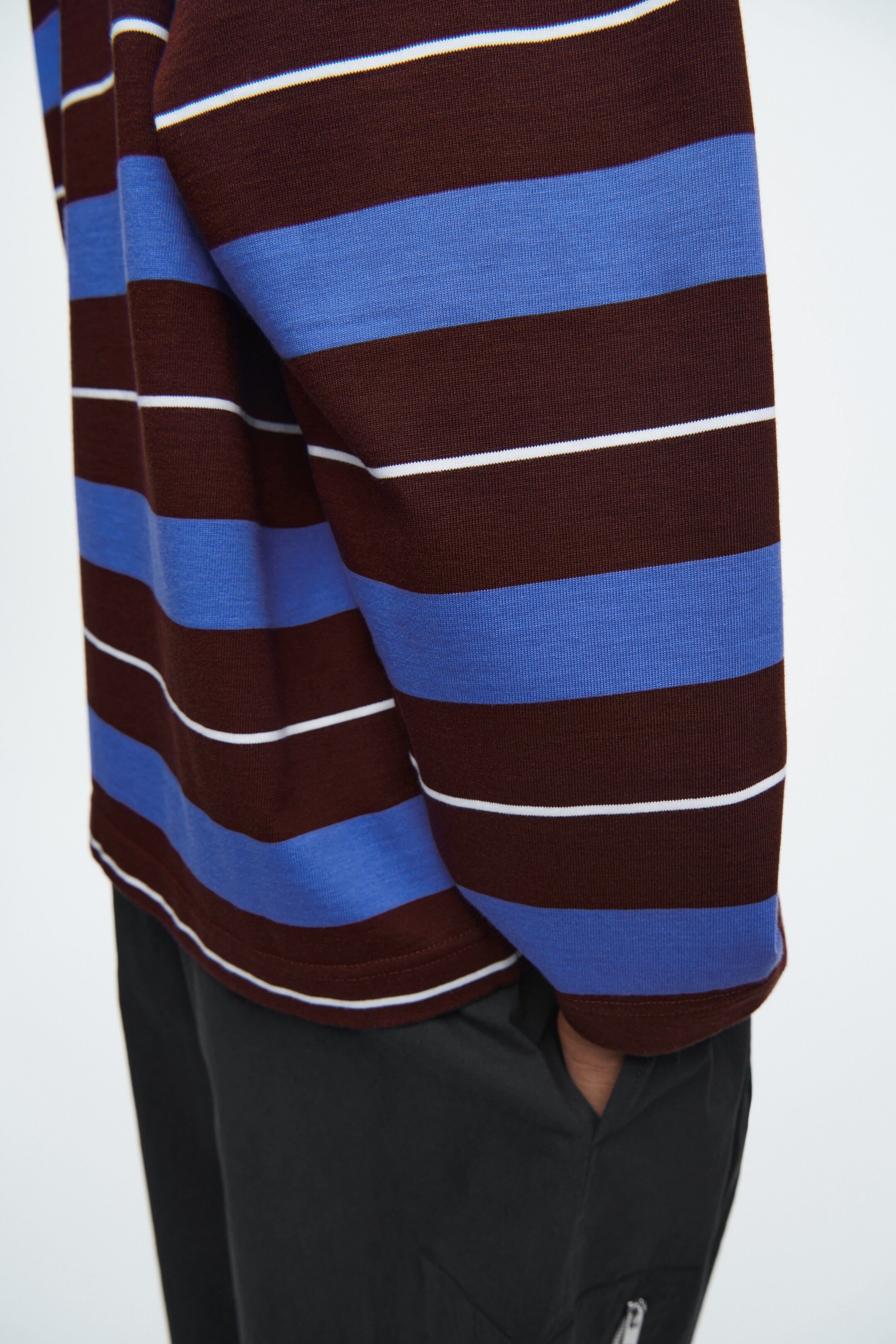 Größeres Bild anzeigen: GESTREIFTES LANGÄRMLIGES POLOSHIRT - ROT/KOBALTBLAU/STREIFEN - Ladies | H&M AT 3