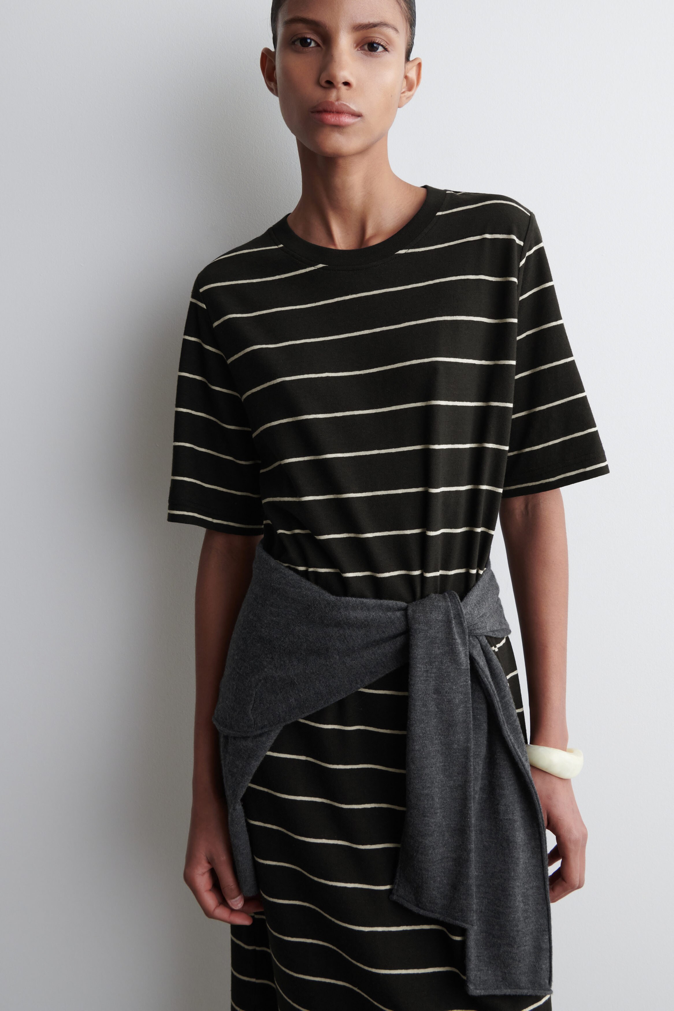 COTTON-LINEN MAXI T-SHIRT DRESS - BLACK / WHITE / STRIPED | COS