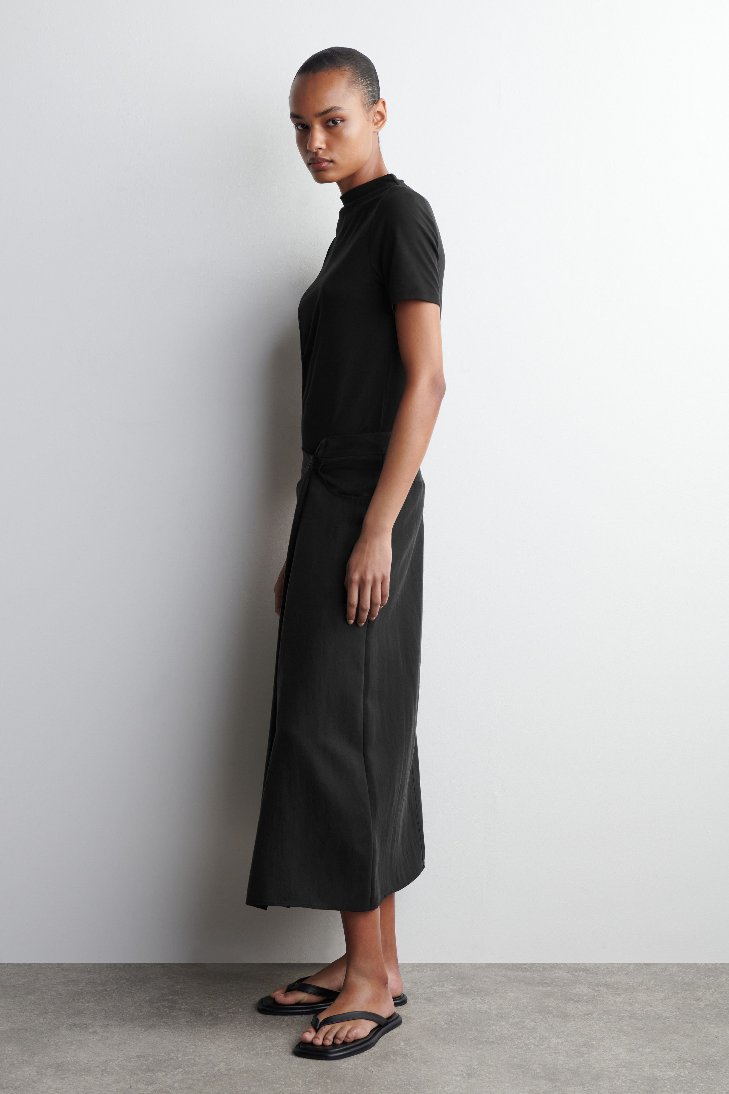 ◆ojos◆ ie Fluid Knit Skirt 01 Black 24MWi:e-KN02-BK OJOS | i:e Fluid Knit Skirt 01 - 타이트 스트레이트 핏