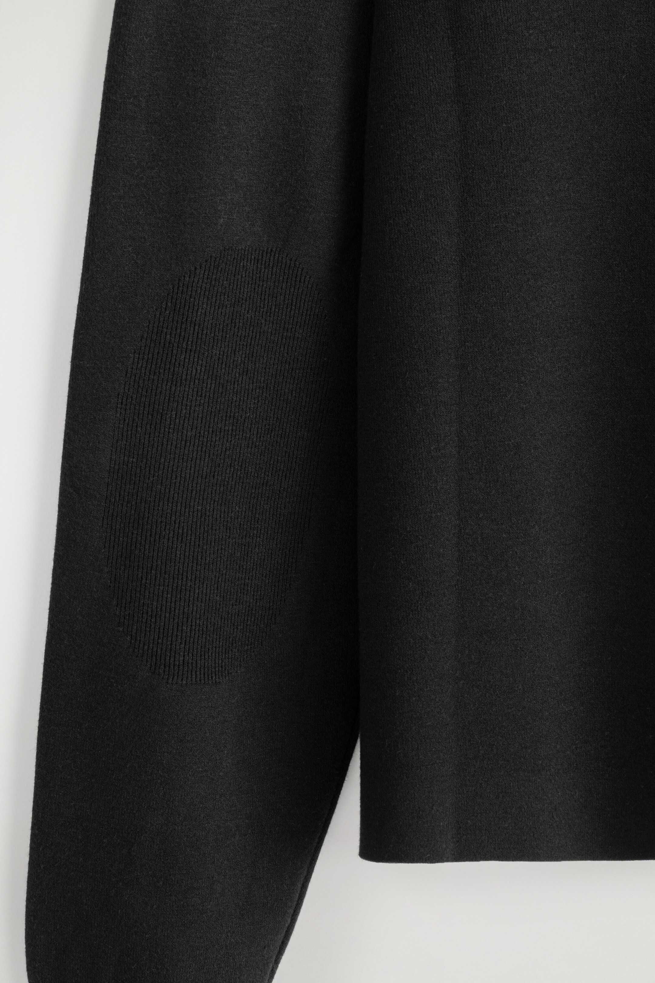 Visa större bild: DUBBELSIDIG STICKAD KOFTA - SVART - HERR | H&M SE 7