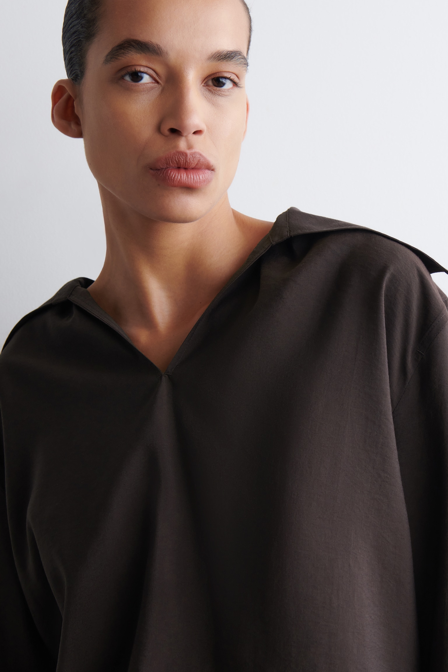WIDE-COLLAR MODAL BLOUSE - DARK BROWN/ECRU - 9