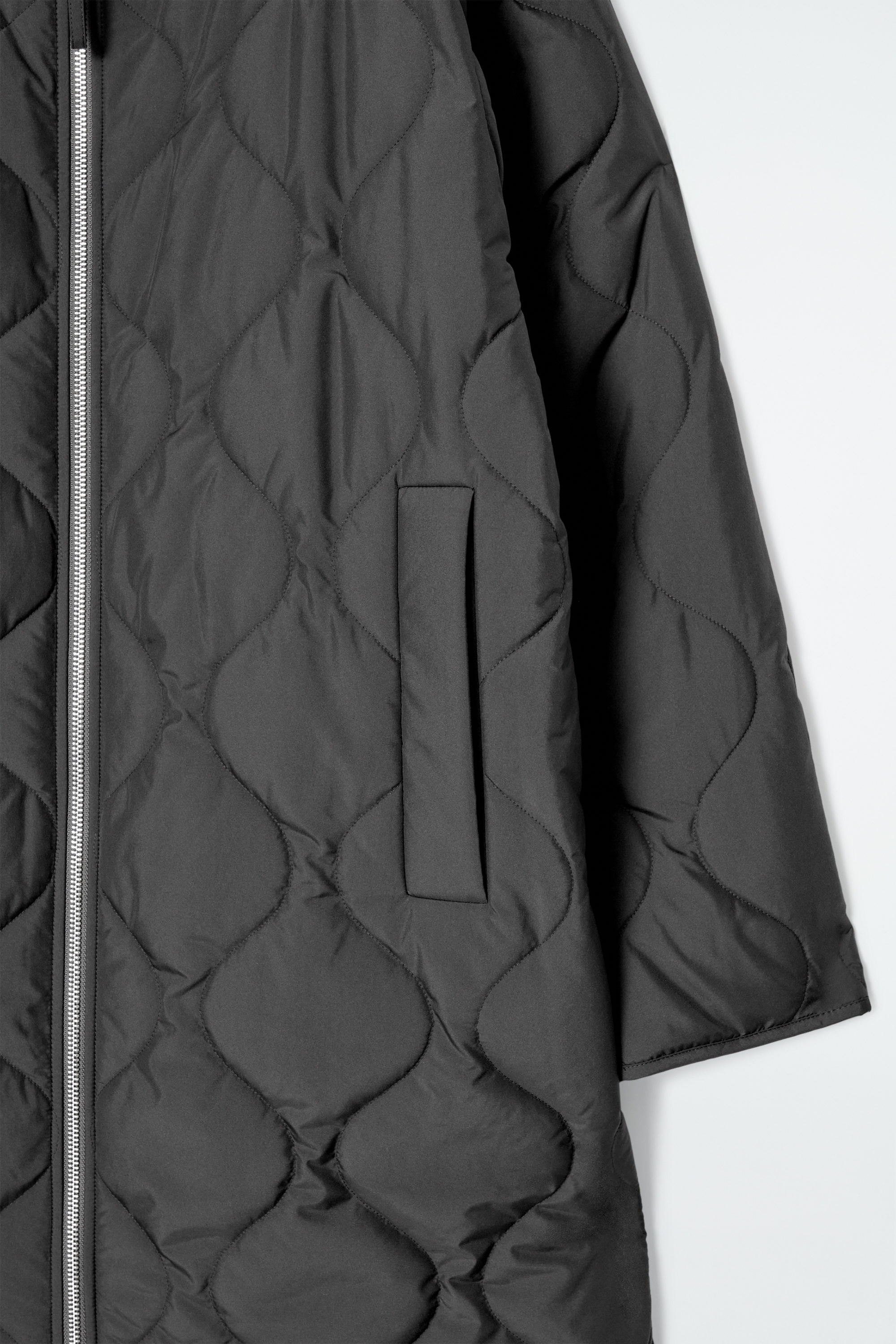 【COS】◆RIBBED COLLAR QUILTED COAT - BLACK◆1260533001◆ RIBBED-COLLAR QUILTED COAT - BLACK | COS