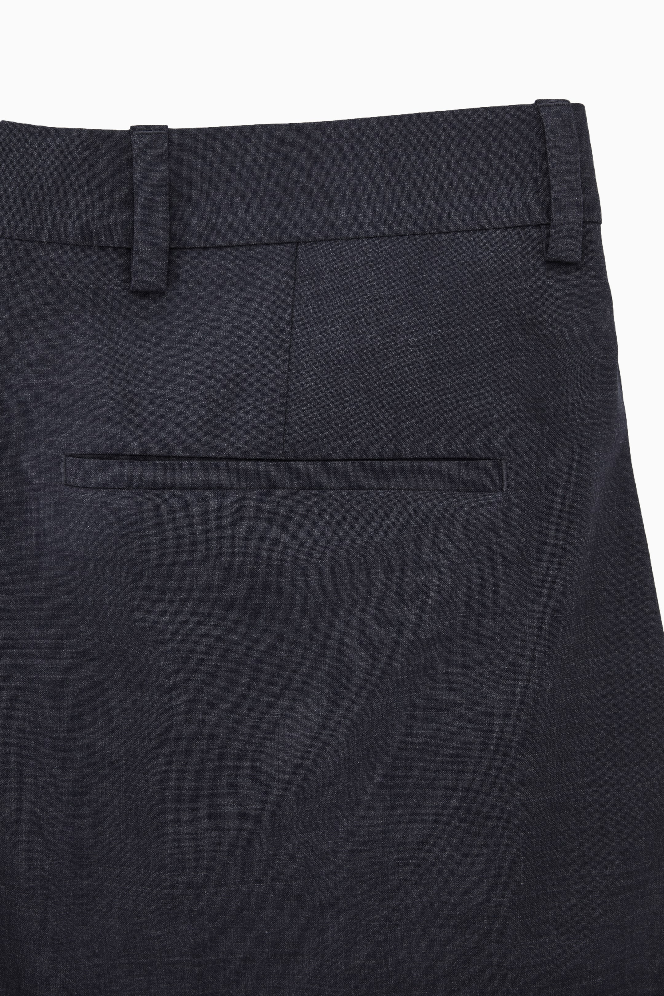 Größeres Bild ansehen: SHORTS AUS WOLLE MIT WEITEM BEIN UND FALTEN - NAVYBLAU - Men | H&M DE 2