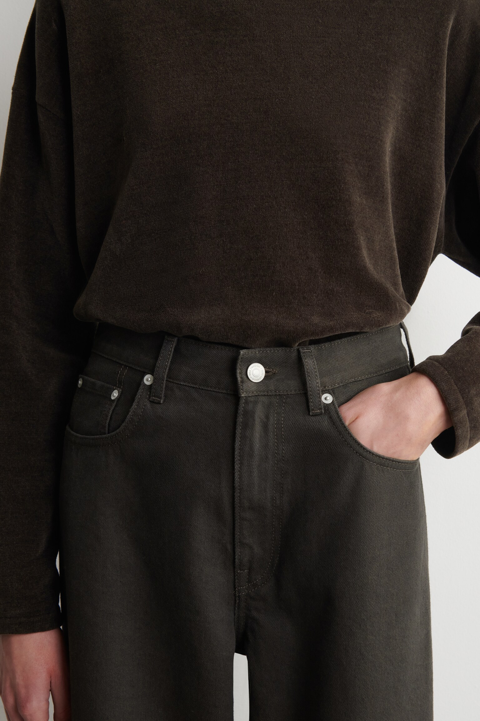 ג'ינס ביי ברגל חבית - KHAKI BROWN/כחול כהה/BLACK - 3