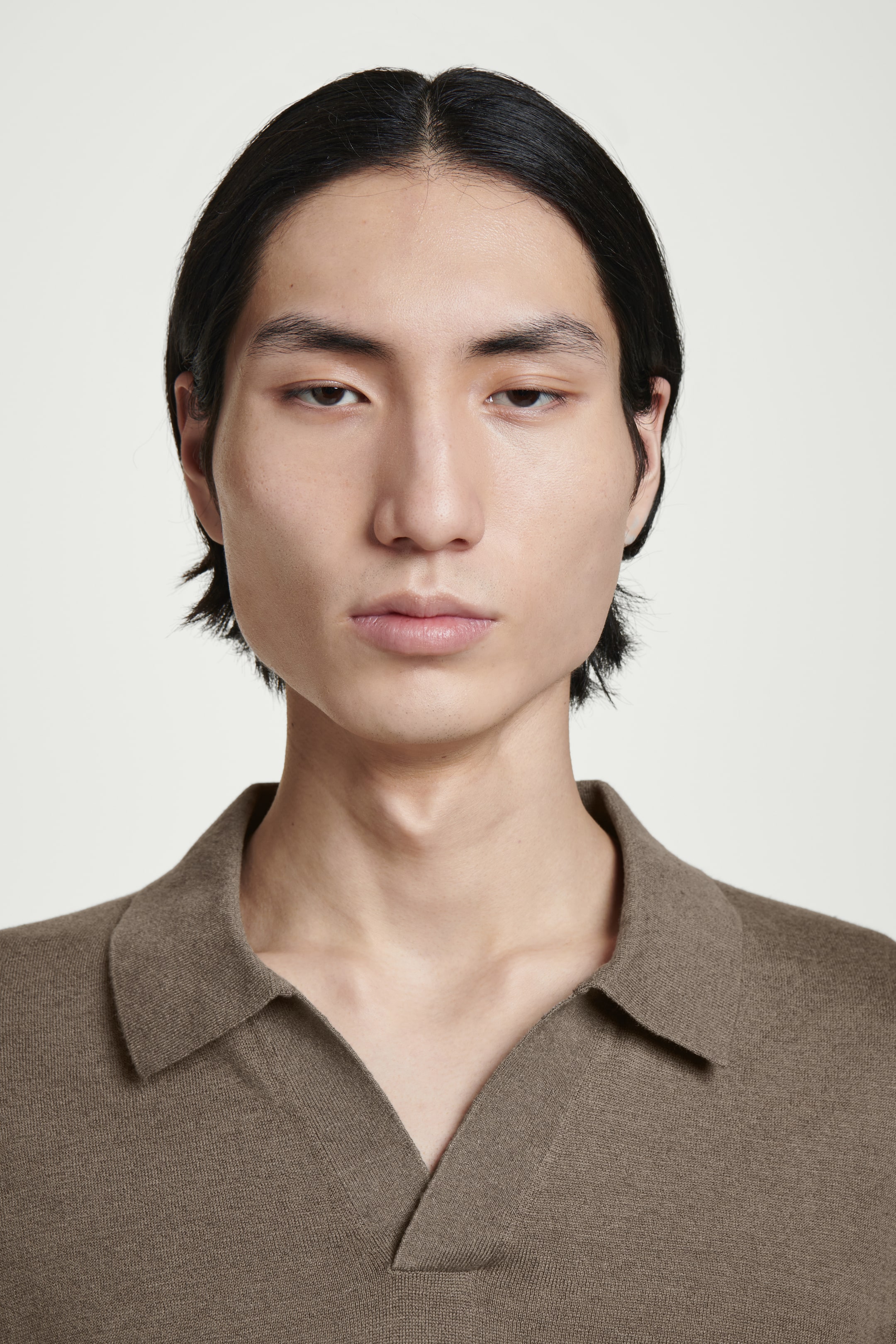 Grotere afbeelding bekijken: GEBREIDE LINNEN POLOSHIRT - DONKER MOL - HEREN | H&M BE 5